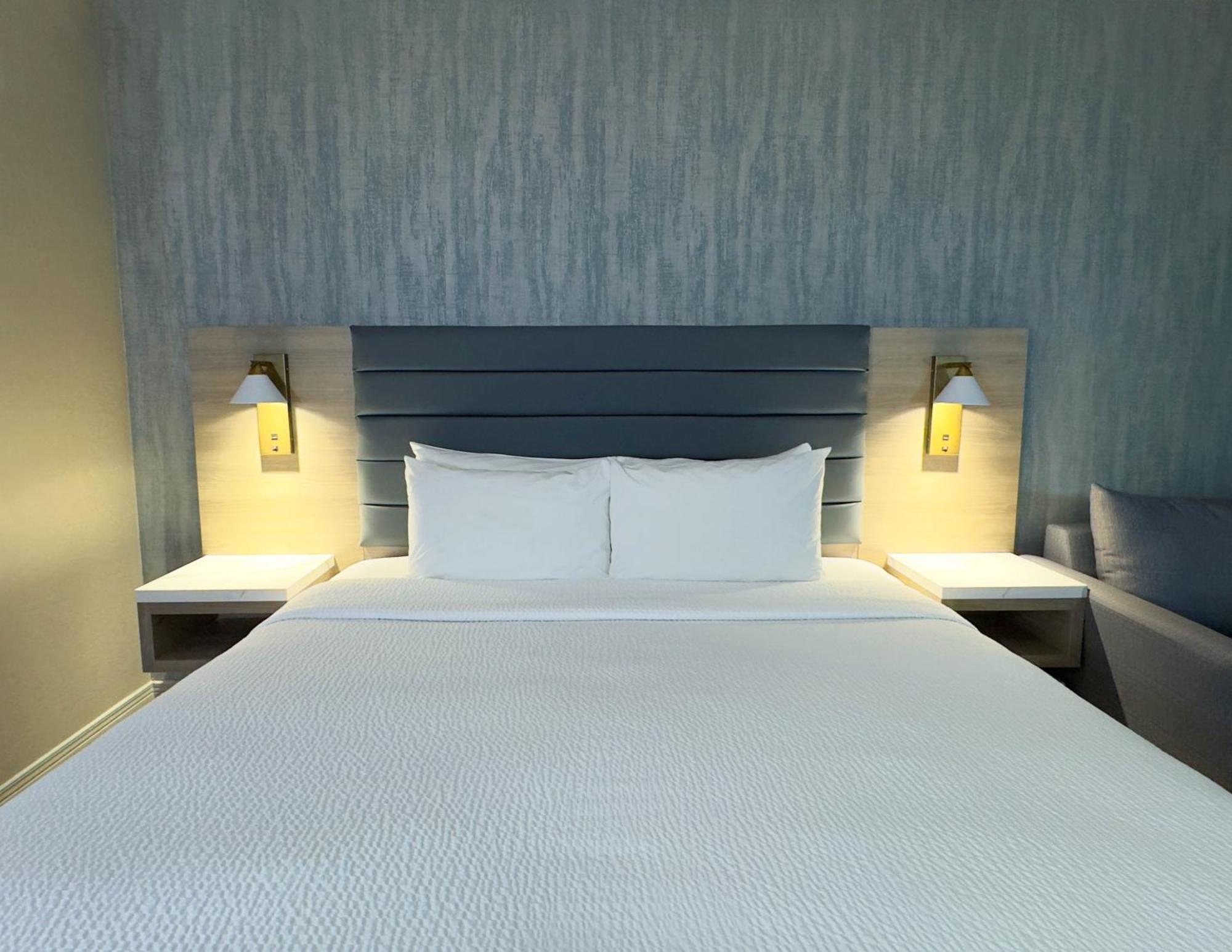 Radisson Airport Hotel 3*