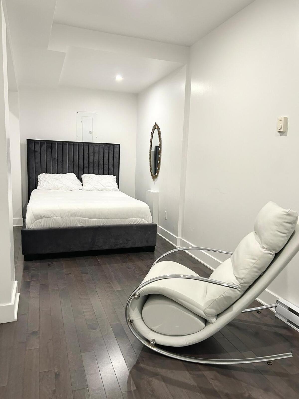 2 Floor Old Mtl Waterfront Apartment
