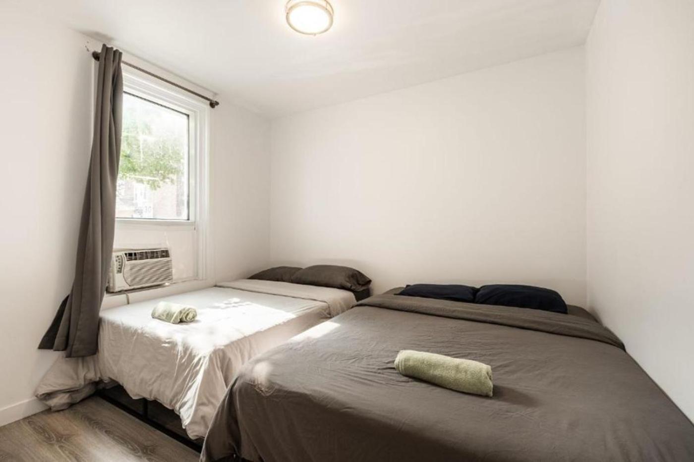 1 Bedroom With 2 Bed Near St-lawrence River-1011 Apartment *