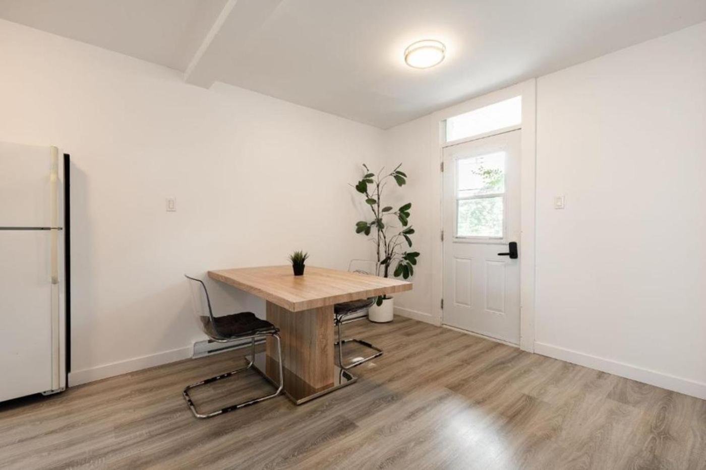 1 Bedroom With 2 Bed Near St-lawrence River-1011 Montreal