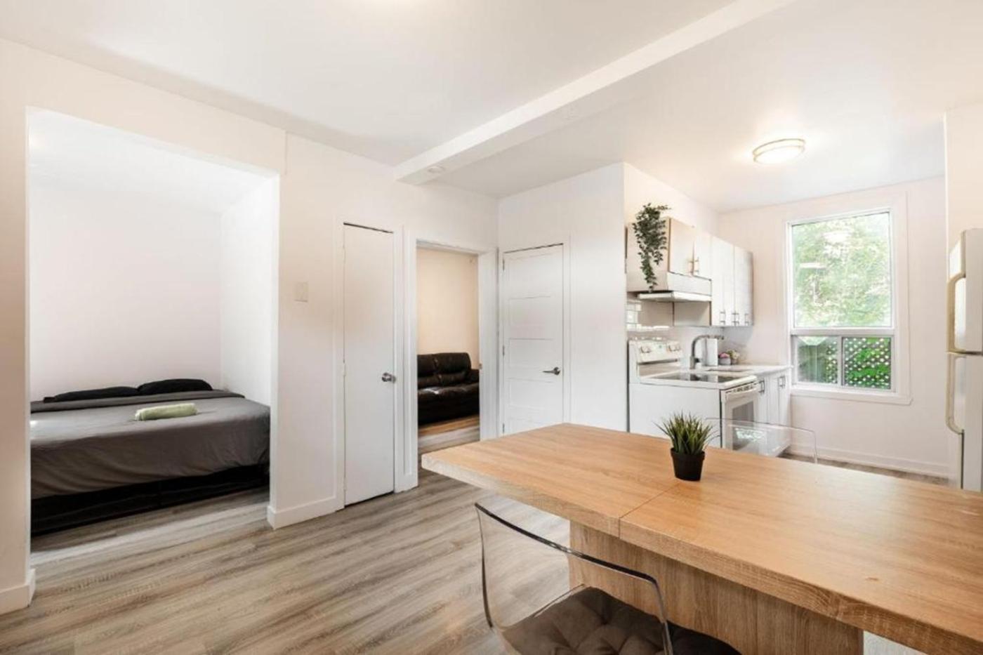1 Bedroom With 2 Bed Near St-lawrence River-1011