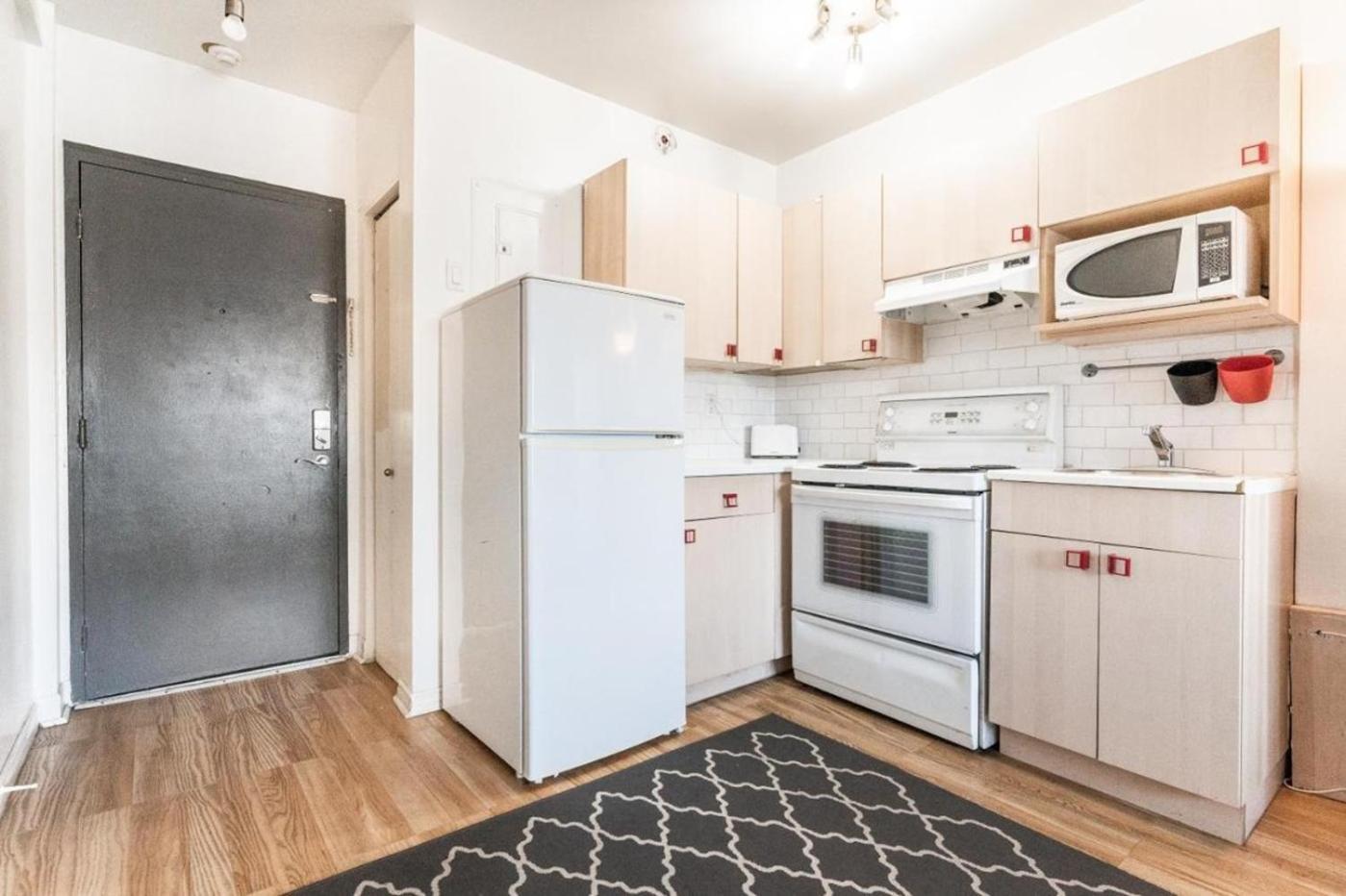 Apartment Near Downtown - 103 *