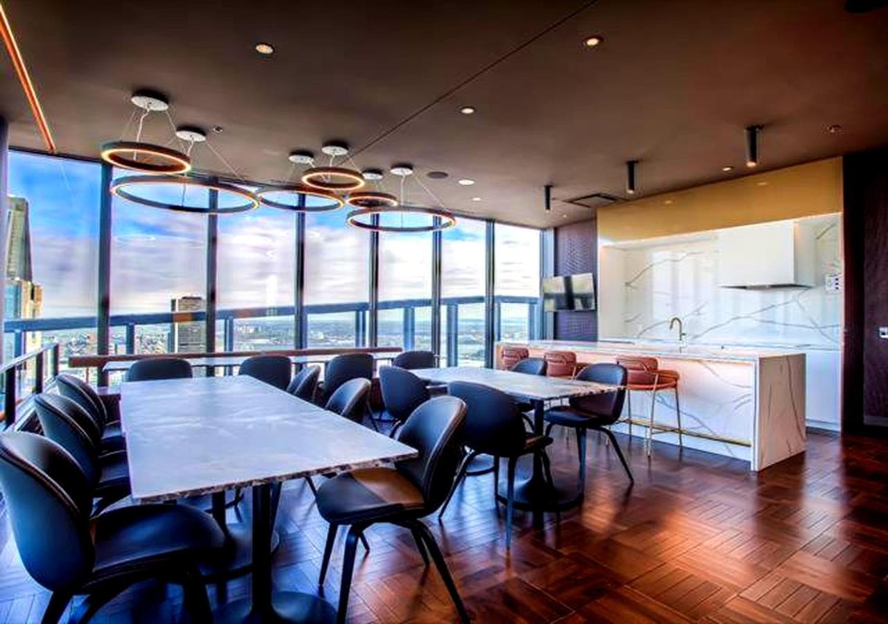 Spectacular Skyline Views - Downtown - Luxury & Penthouse Montreal