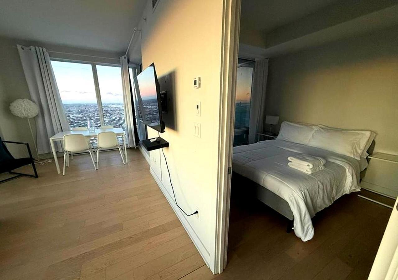 Spectacular Skyline Views - Downtown - Luxury & Penthouse * Montreal