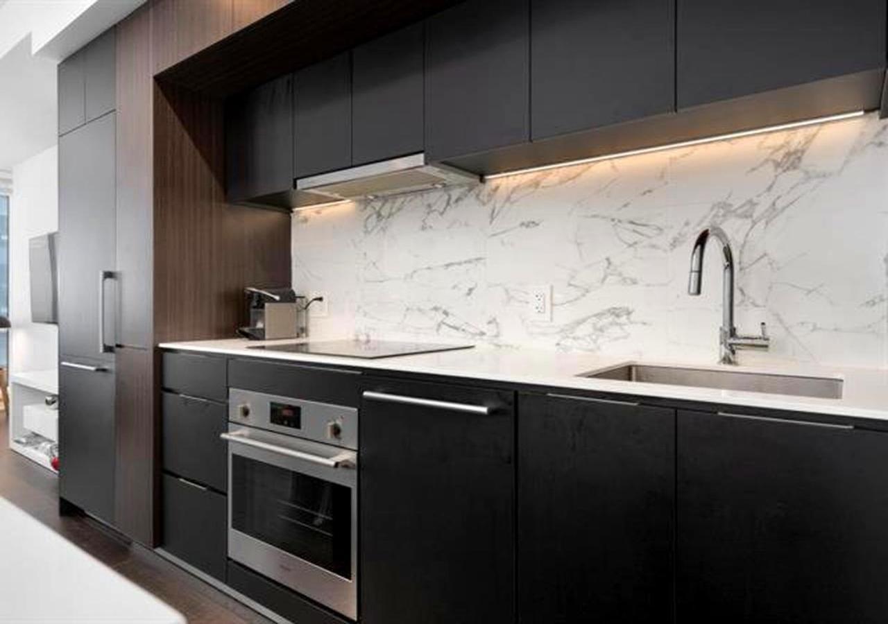 Spectacular Skyline Views - Downtown - Luxury & Penthouse Apartment
