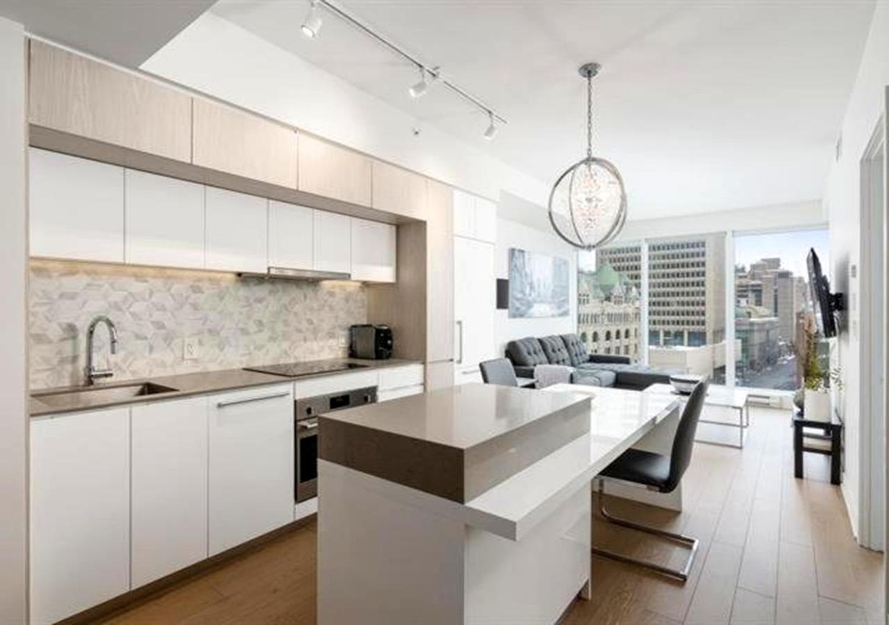 Spectacular Skyline Views - Downtown - Luxury & Penthouse Apartment *