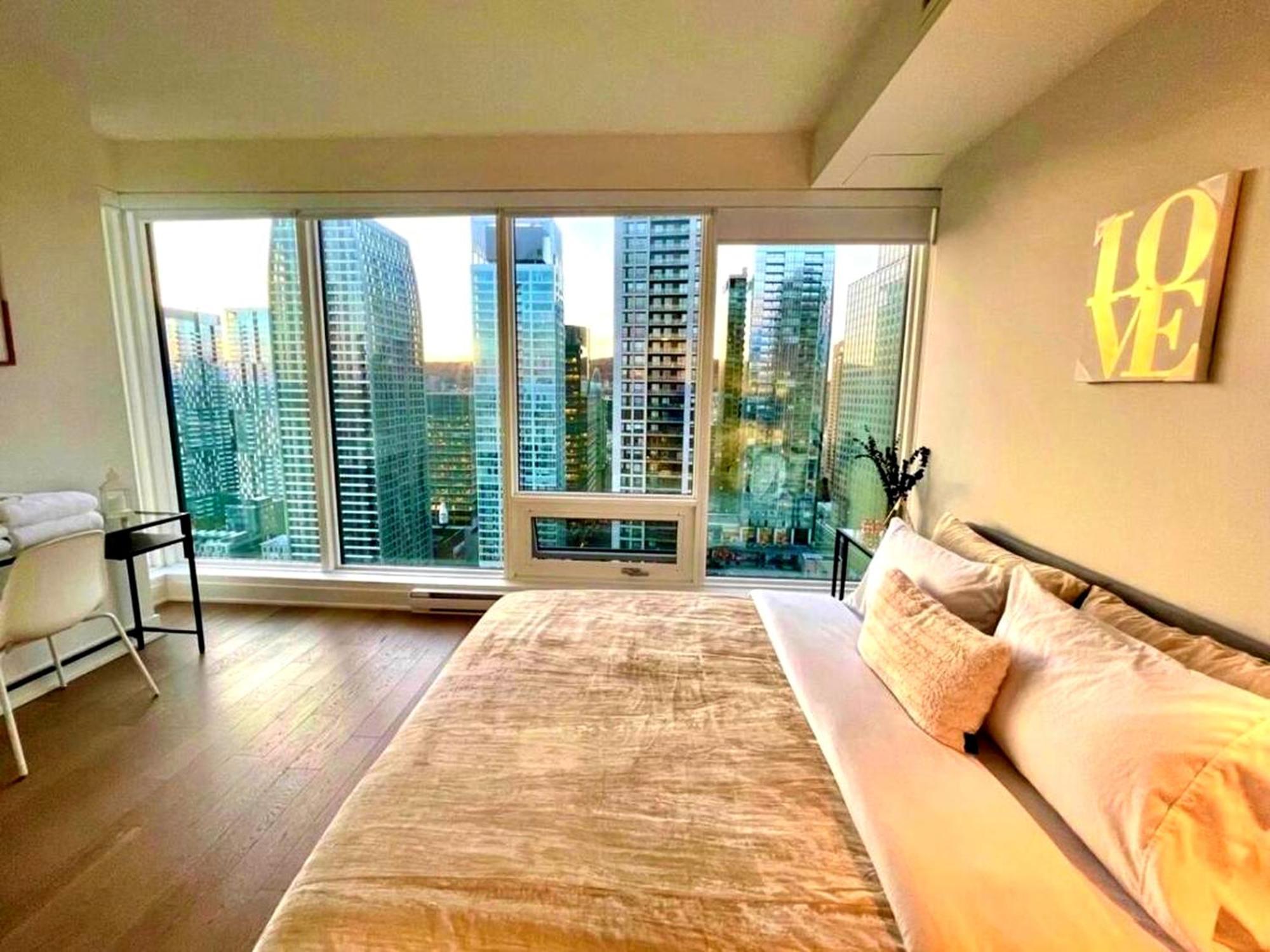Spectacular Skyline Views - Downtown - Luxury & Penthouse