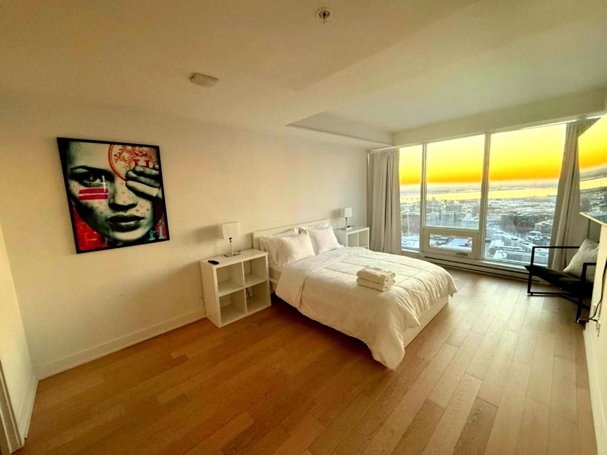 Spectacular Skyline Views - Downtown - Luxury & Penthouse Apartment