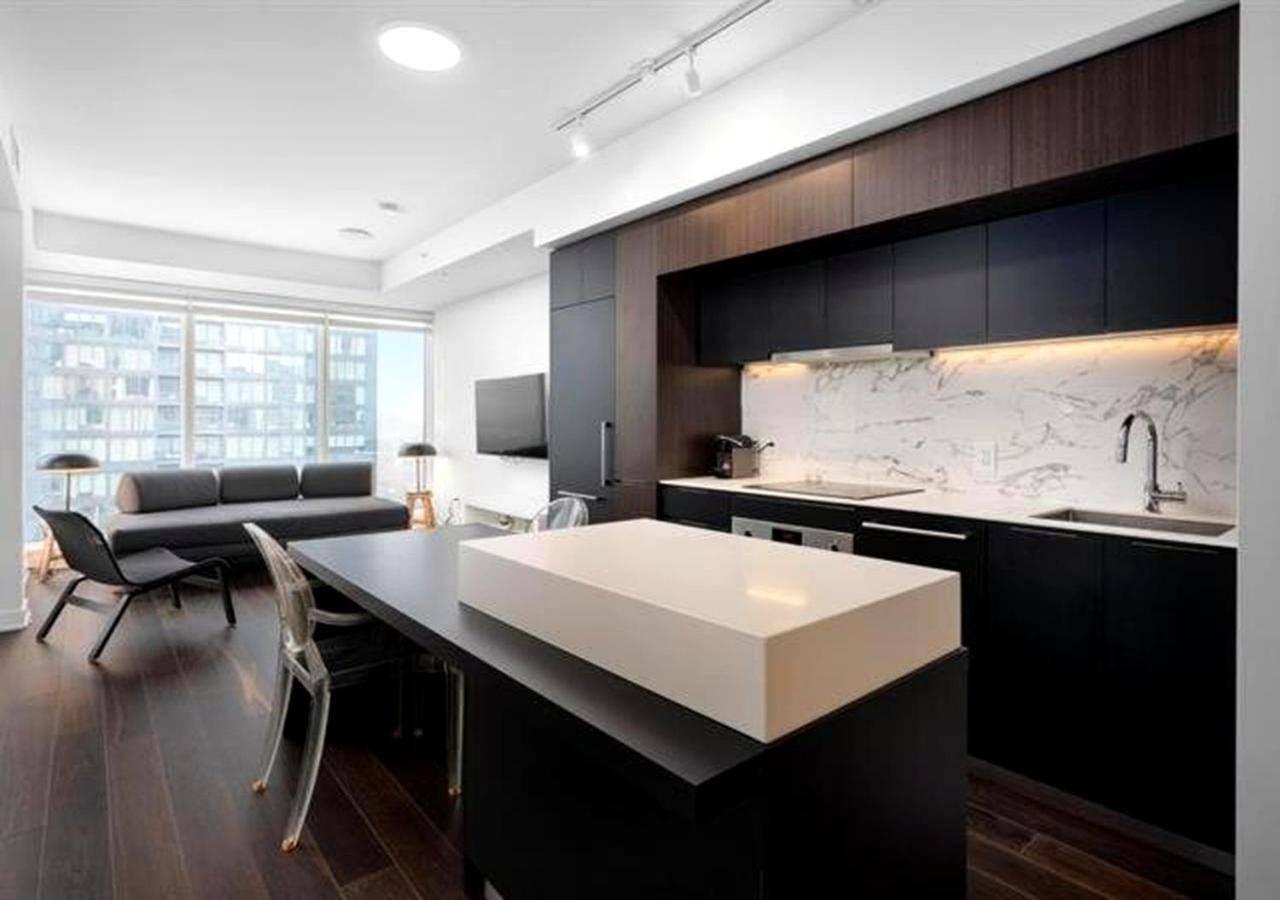 Spectacular Skyline Views - Downtown - Luxury & Penthouse Apartment *