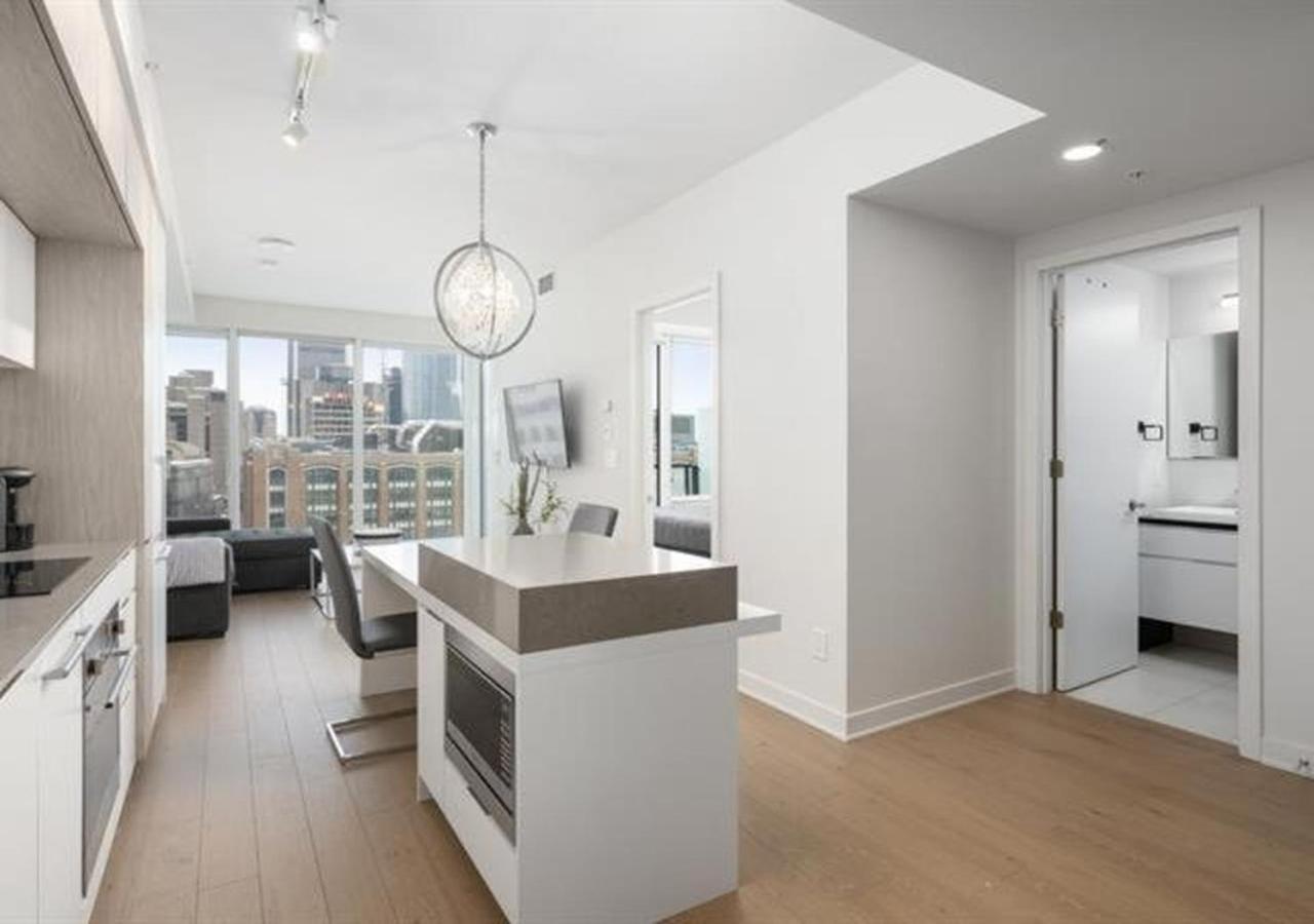 Spectacular Skyline Views - Downtown - Luxury & Penthouse Montreal