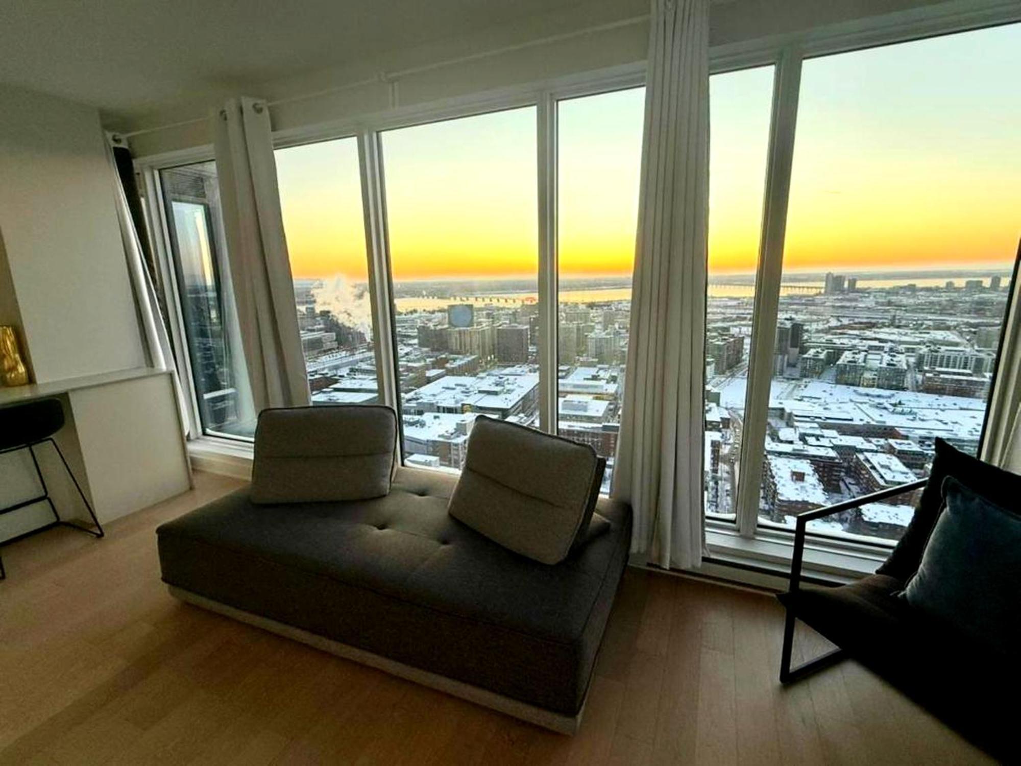 Spectacular Skyline Views - Downtown - Luxury & Penthouse * Montreal