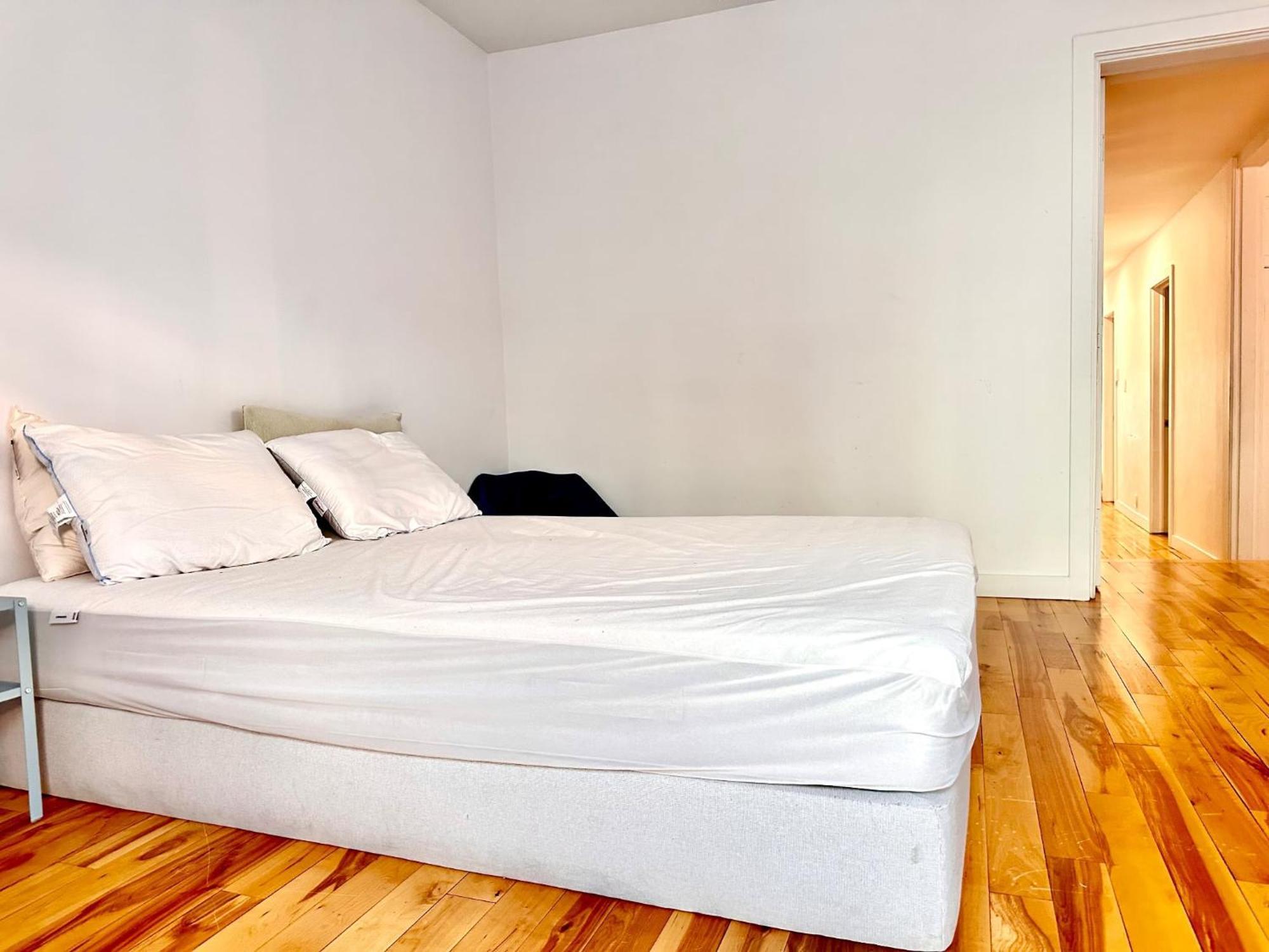 Chesterfield Apartment Montreal