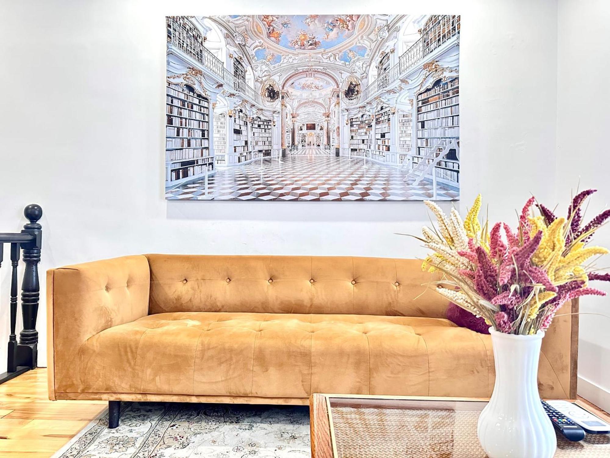 Chesterfield Apartment Montreal