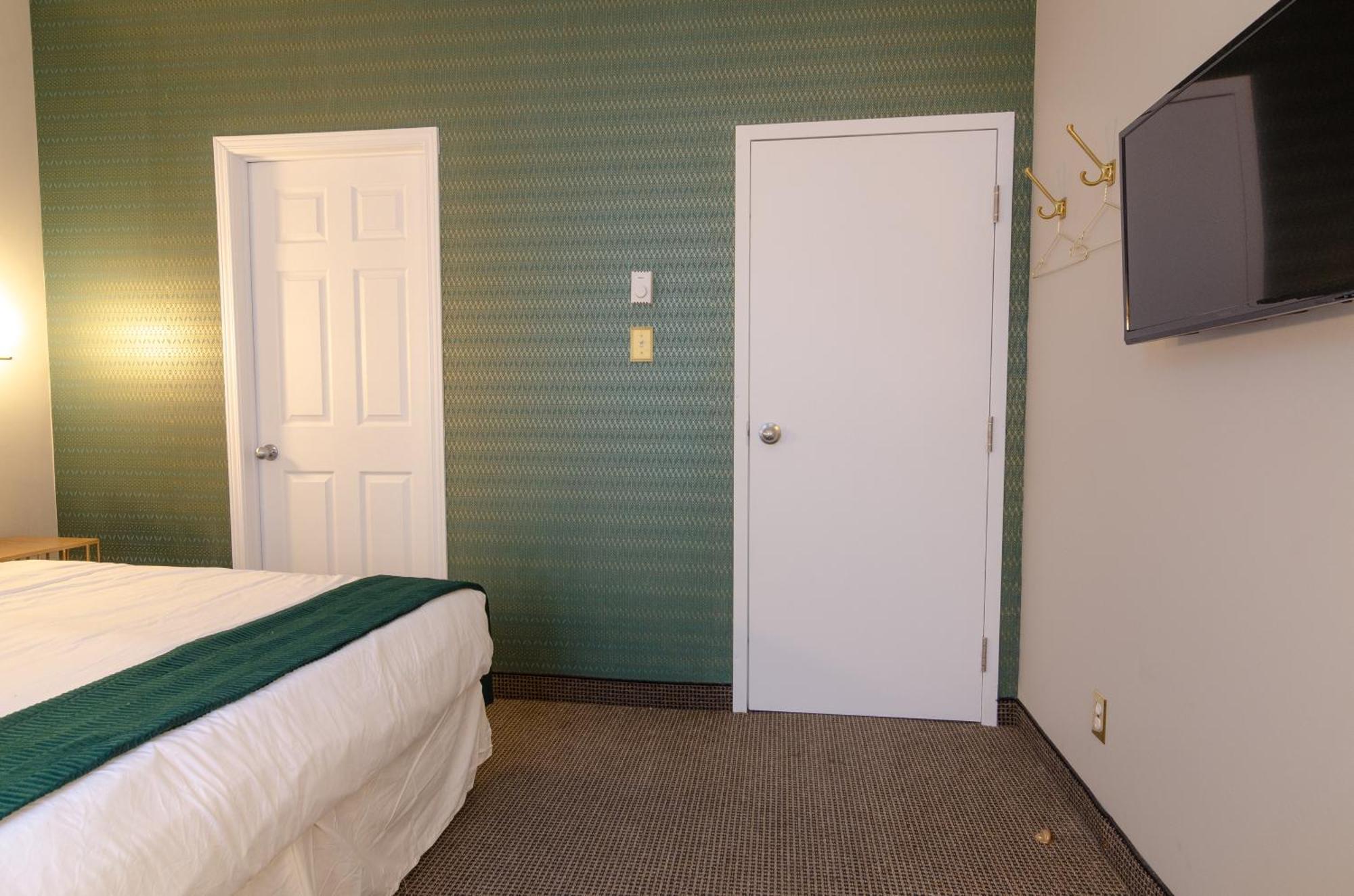 Dorion Hotel