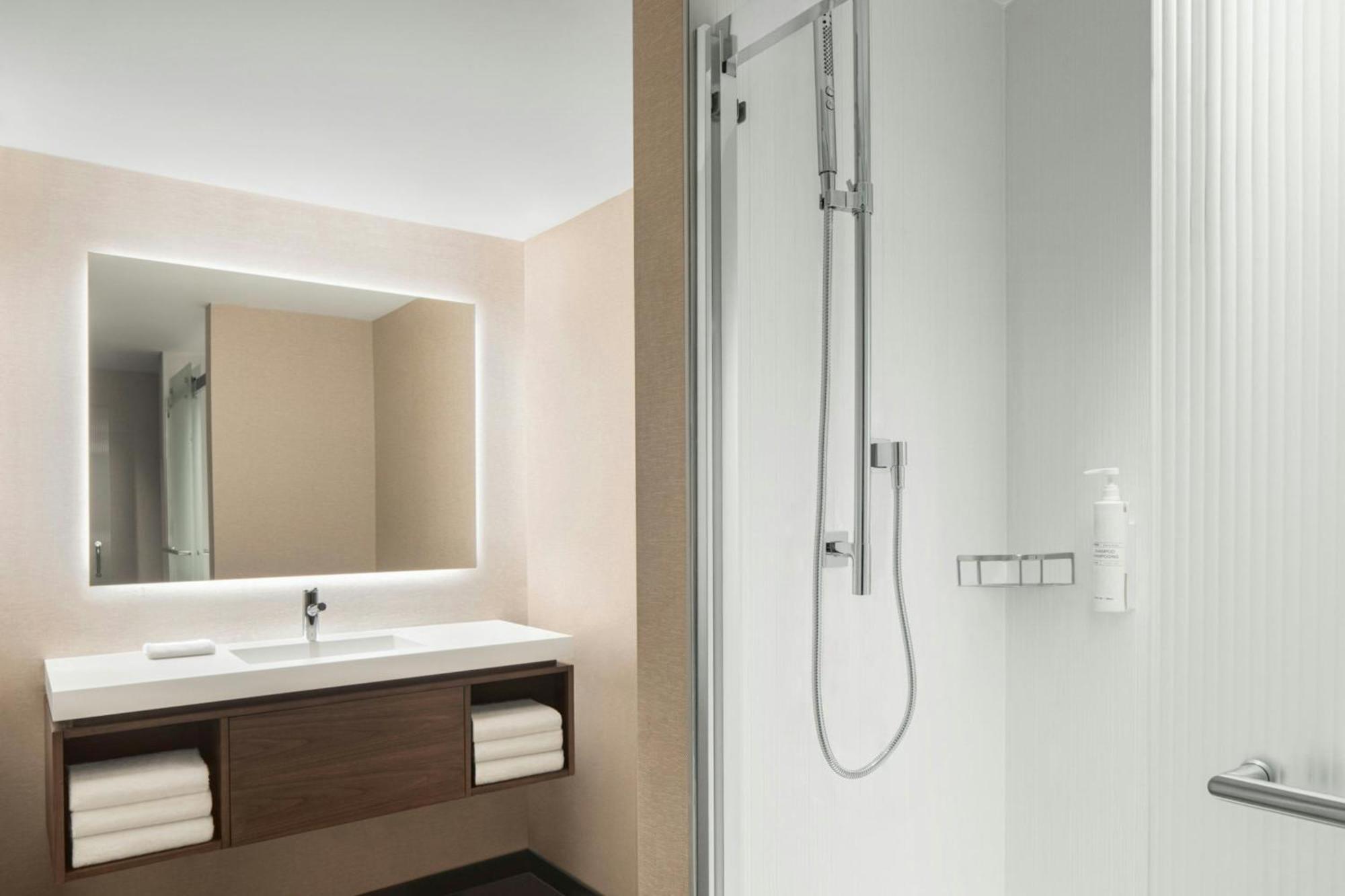 Ac By Marriott Old 3* Montreal