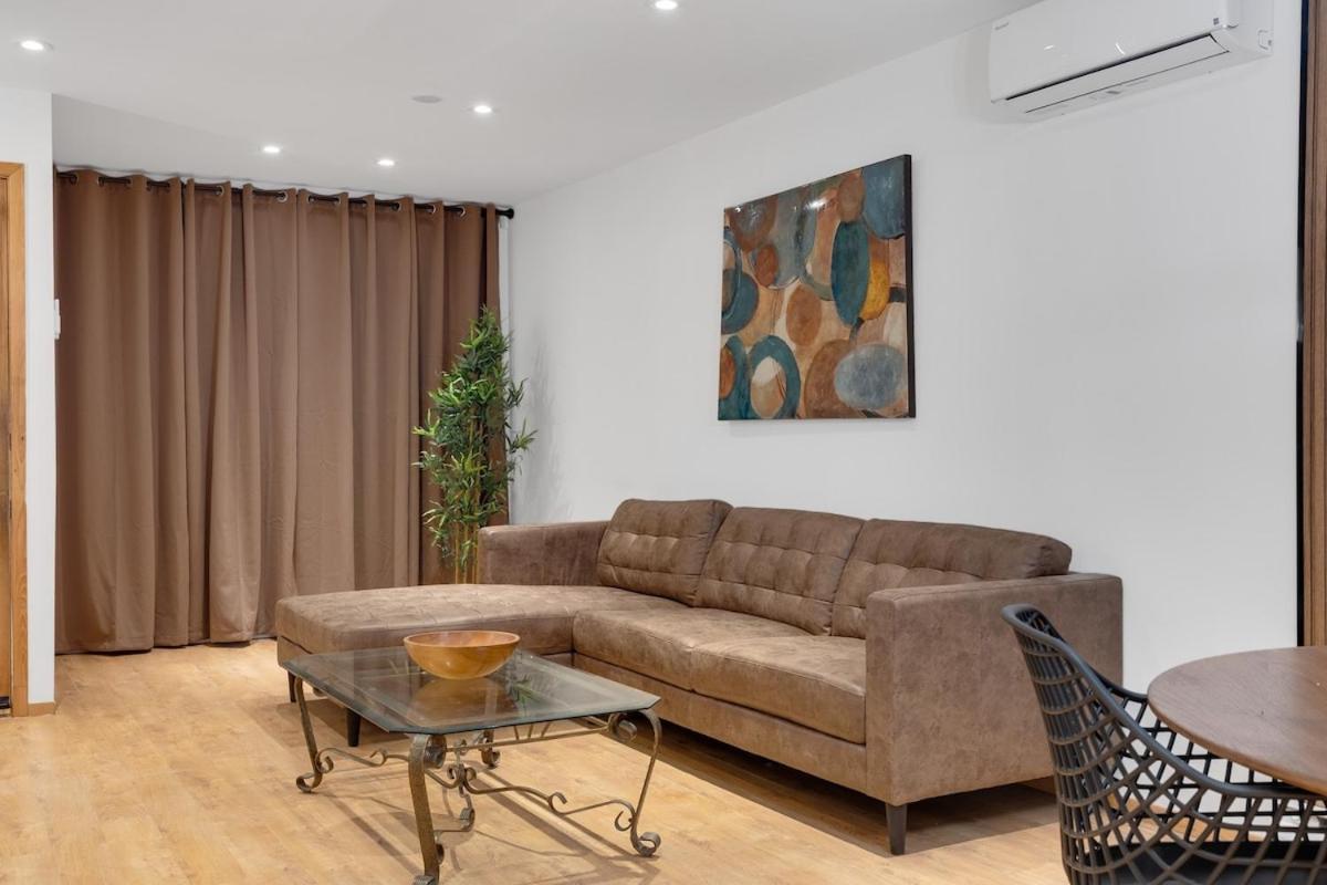 Romantic Urban Peaceful Retreat Apartment