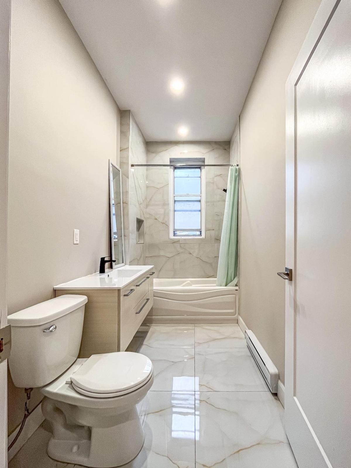 Delightful 4br - Mile End Apartment