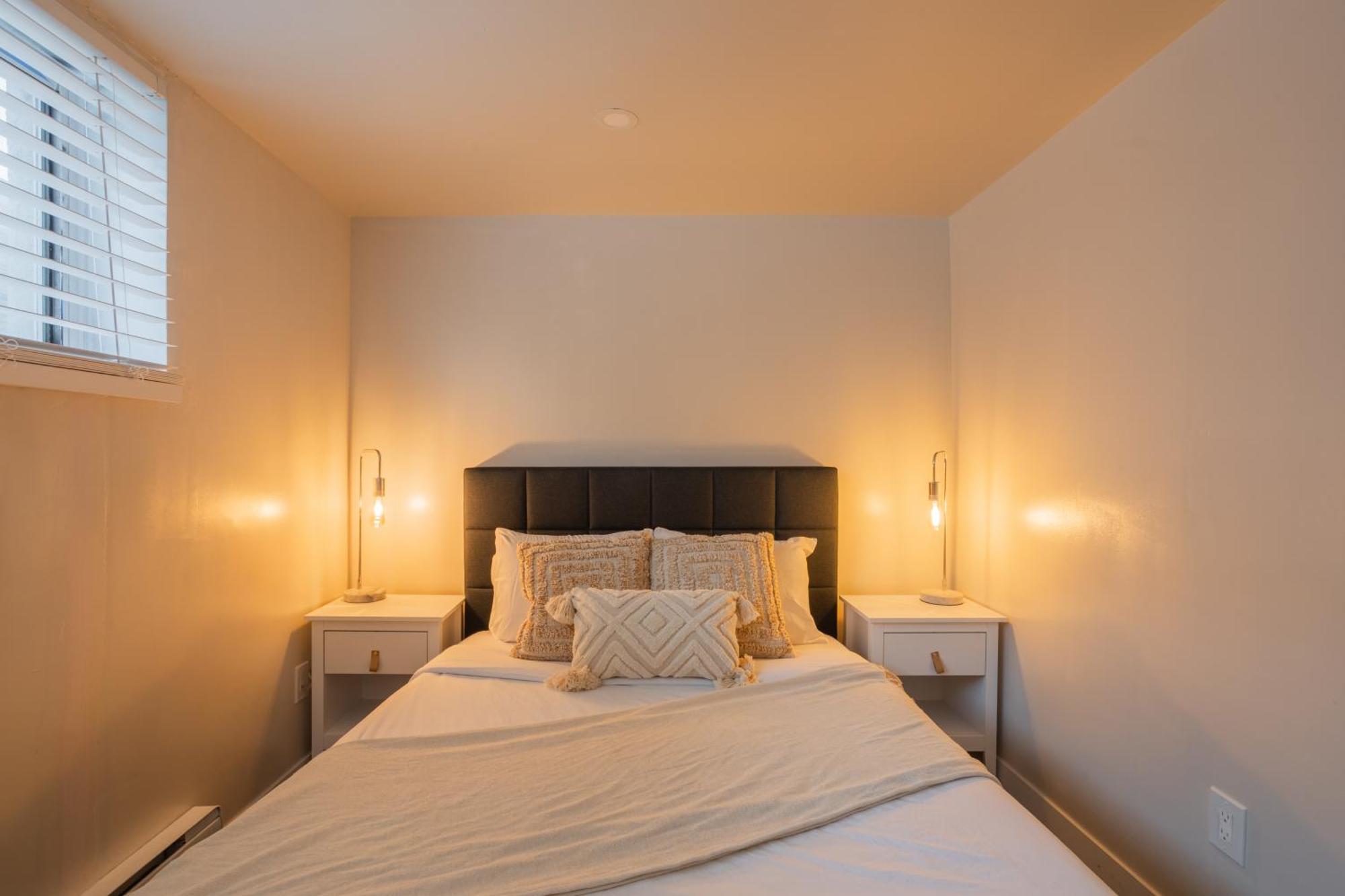 Stylish 4br In The Heart Of Plateau Zw8 Apartment Montreal