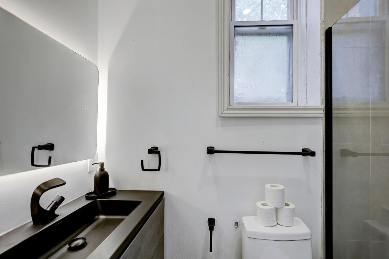 Premium Location Stylish 3br Downtown Zh9 Apartment *