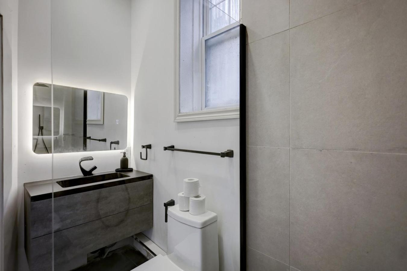 Premium Location Stylish 3br Downtown Zh9 Apartment Montreal