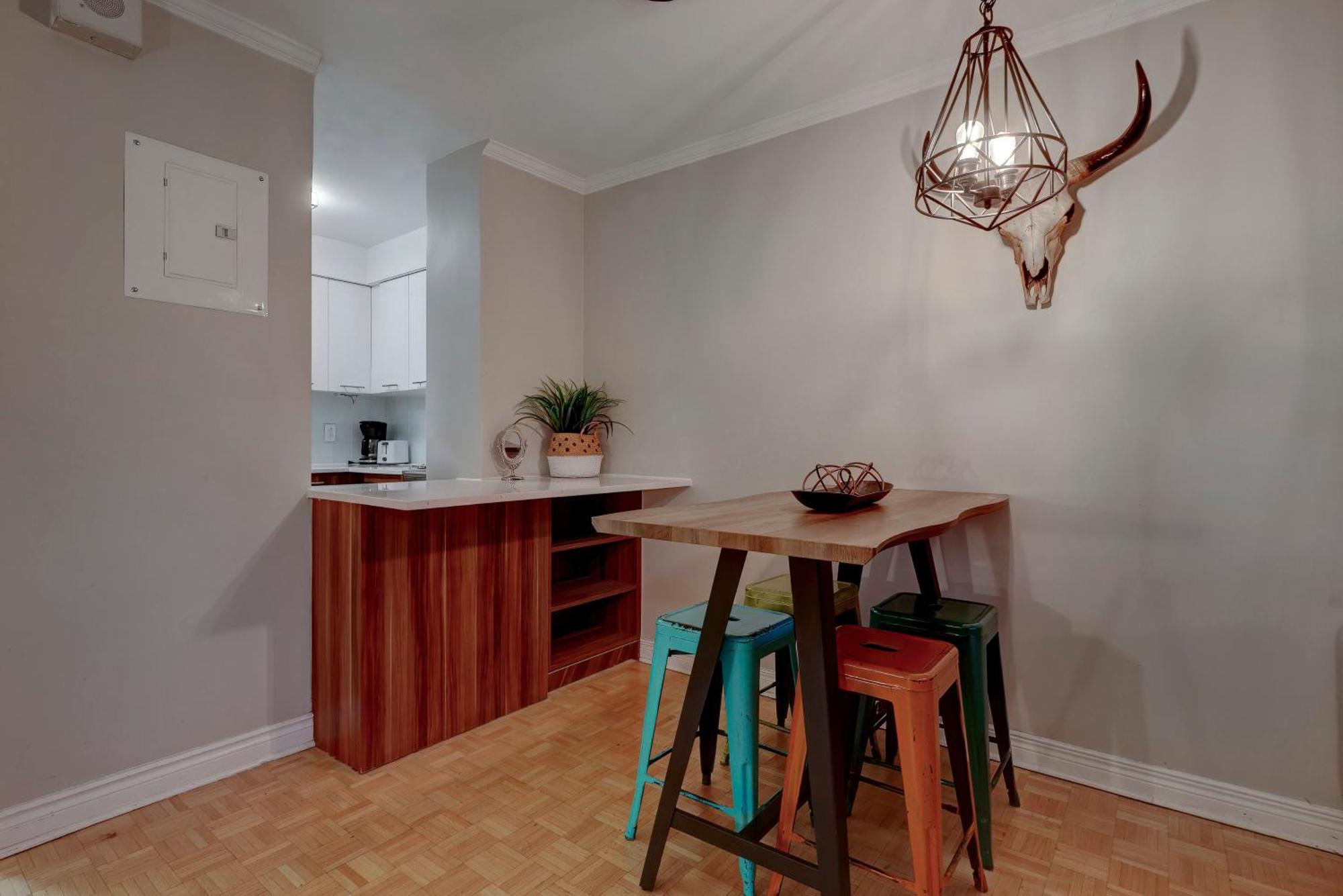 Awesome 1bedroom Downtown Zm3 Apartment *