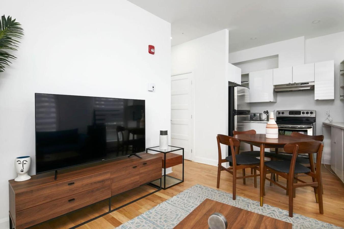 Inviting 2br1b In Village Downtown Zh2 * Montreal