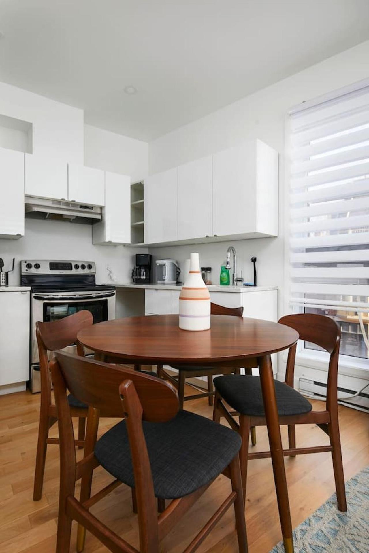 Apartment Inviting 2br1b In Village Downtown Zh2 *