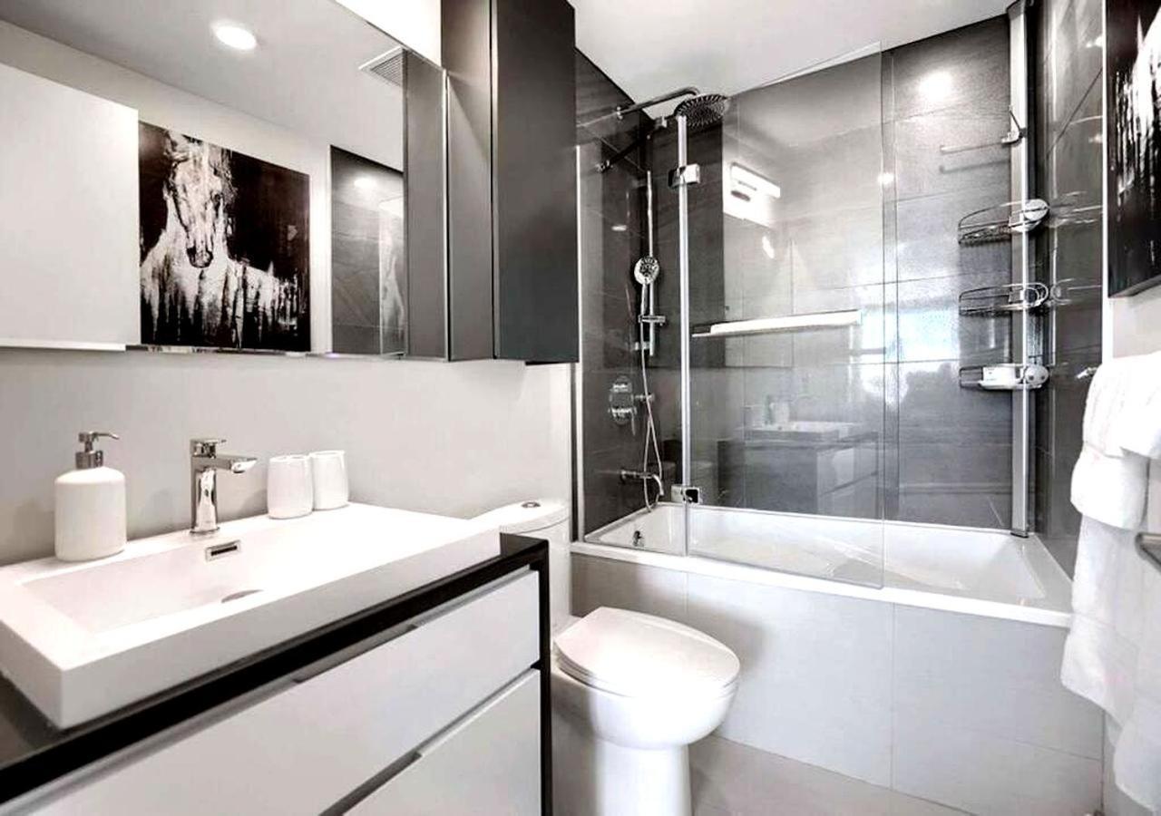 Spectacular Skyline Views - Downtown - Luxury & Penthouse Apartment Montreal