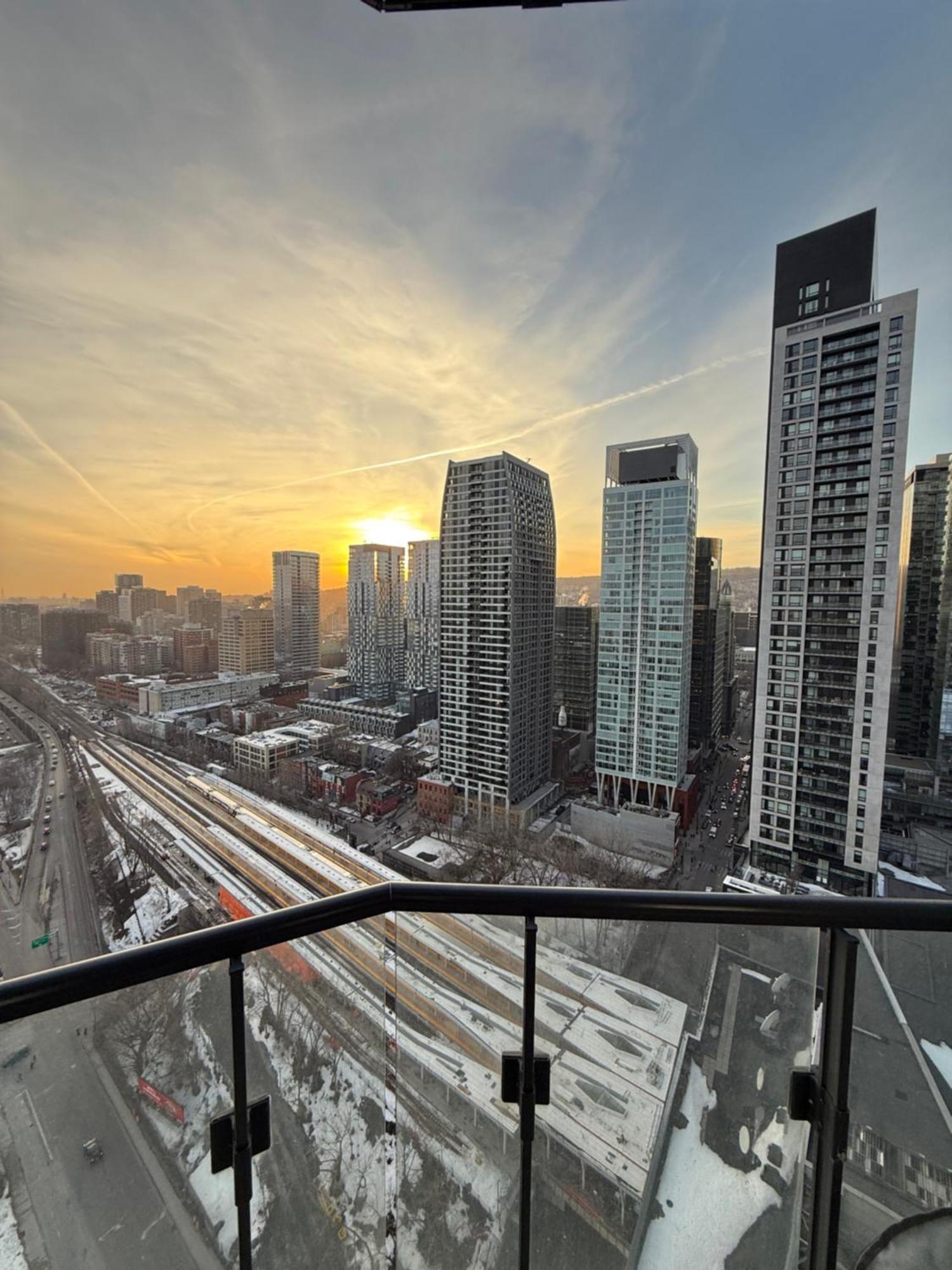 Spectacular Skyline Views - Downtown - Luxury & Penthouse Apartment *