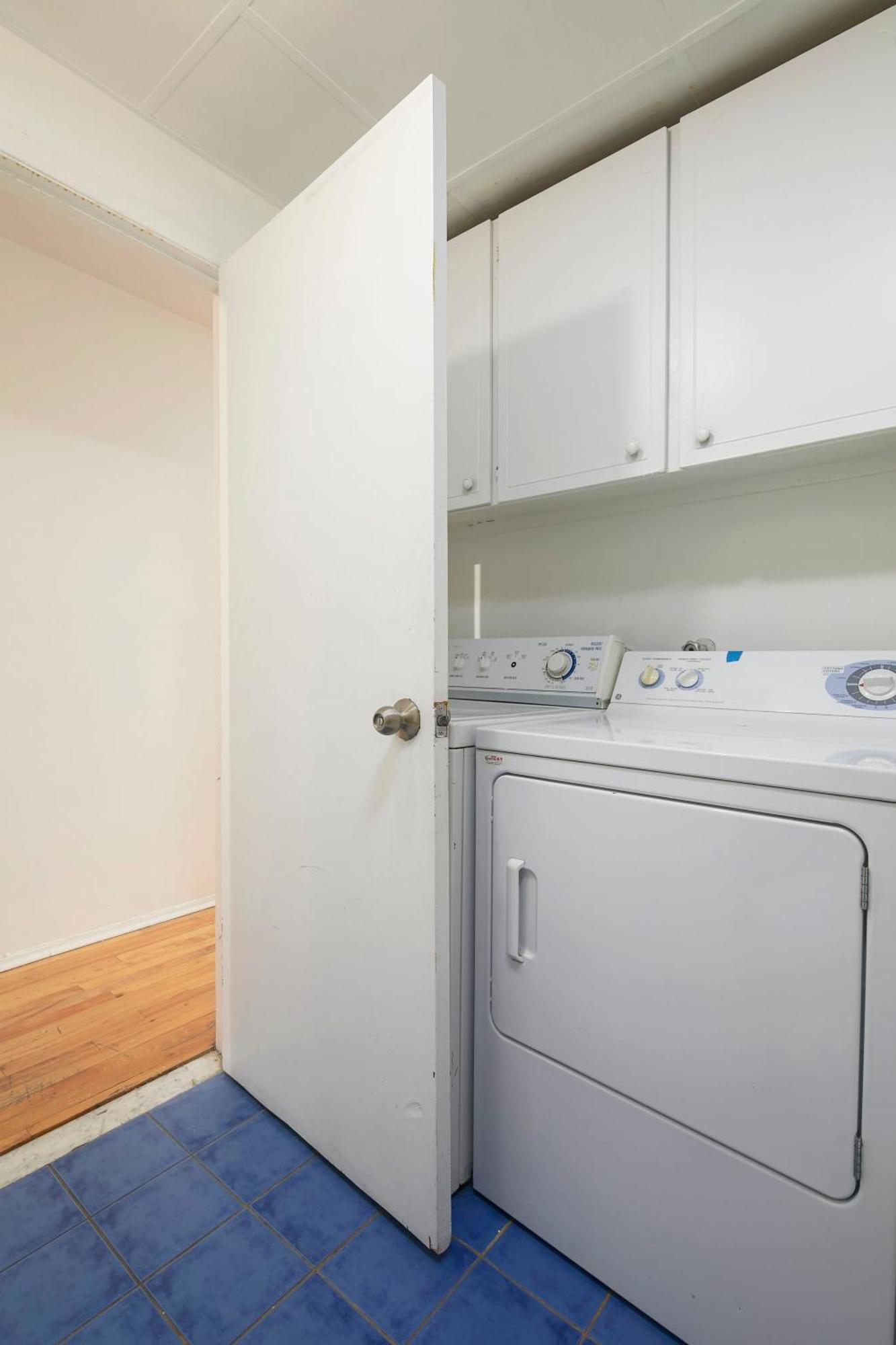 Sunlit 2br In Plateau Mont Royal Downtown Zb3 Apartment