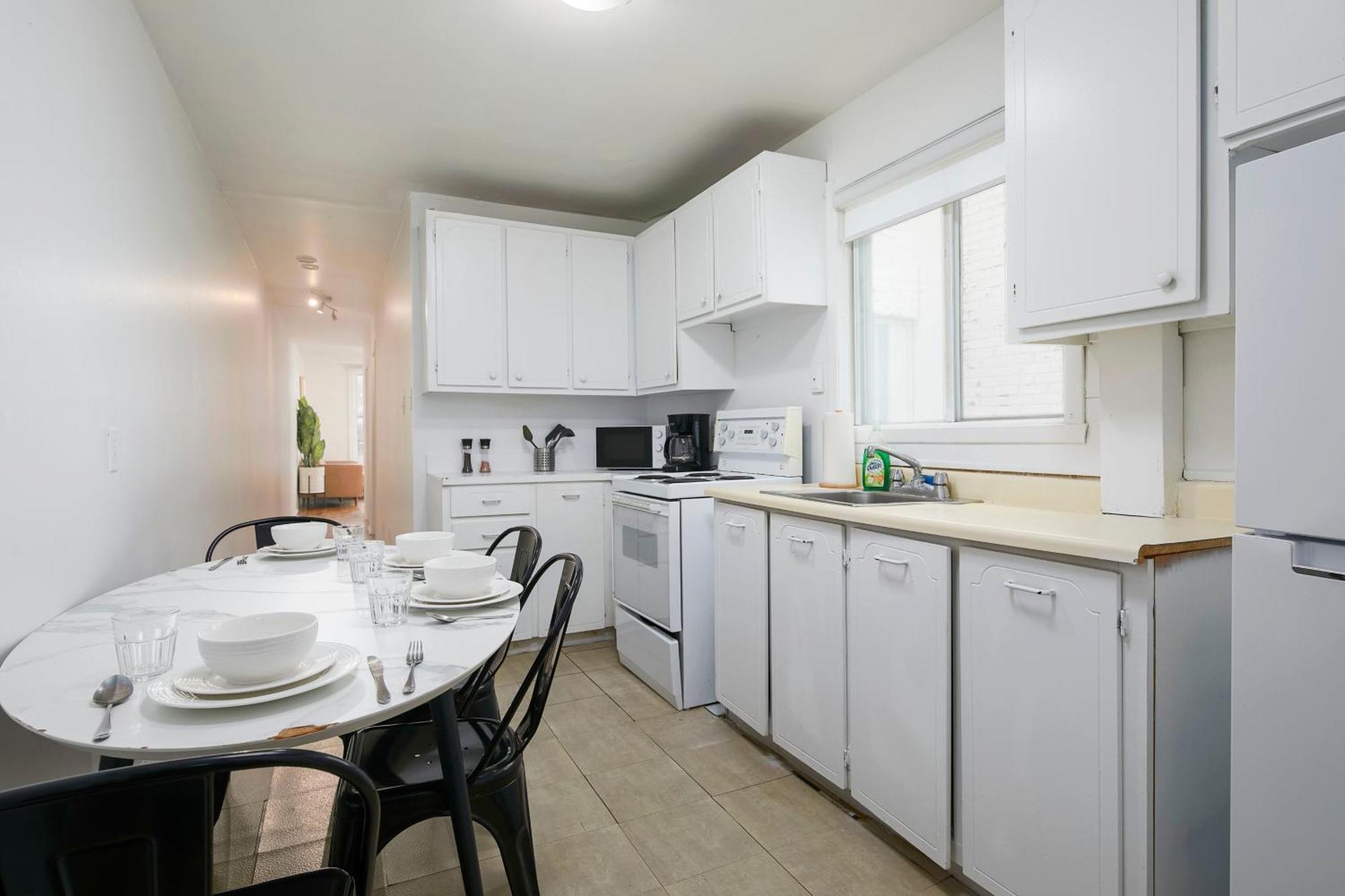 Sunlit 2br In Plateau Mont Royal Downtown Zb3 Montreal
