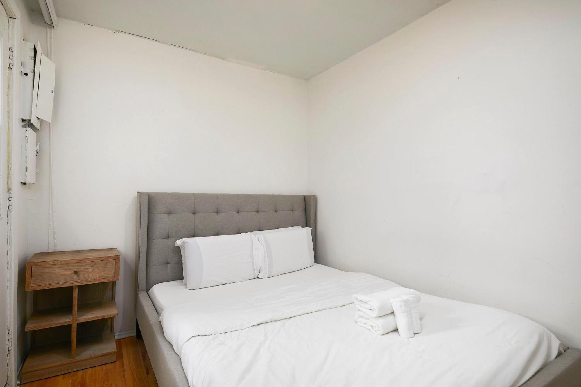 Sunlit 2br In Plateau Mont Royal Downtown Zb3 Apartment