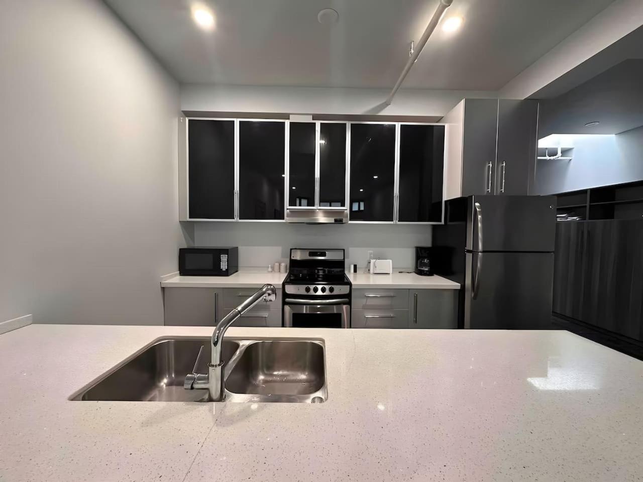 1bdr On Bishop Mtl Zx6 Apartment