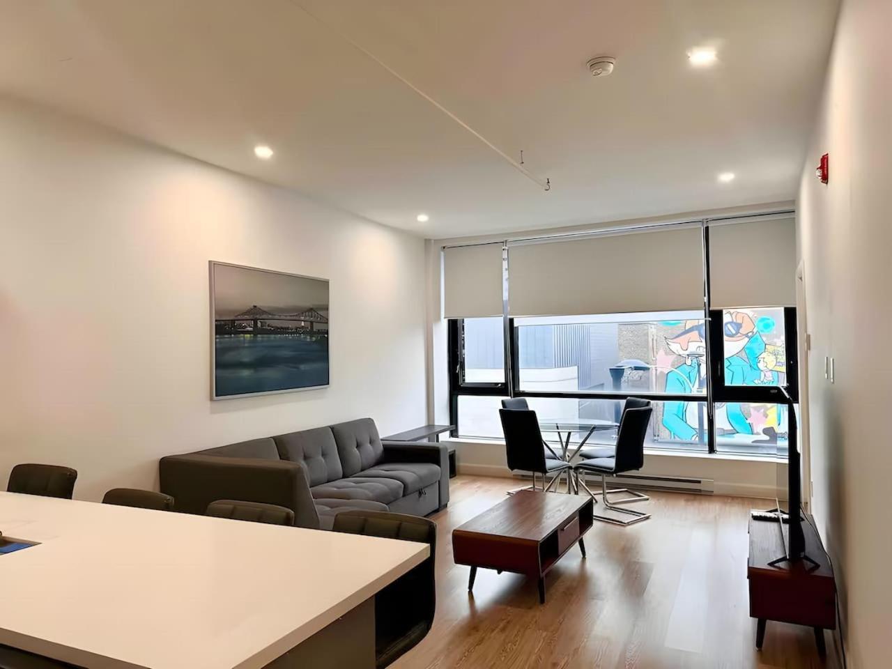 Apartment Urban 1bdr On Bishop -mtl Live Spot Zx3 *