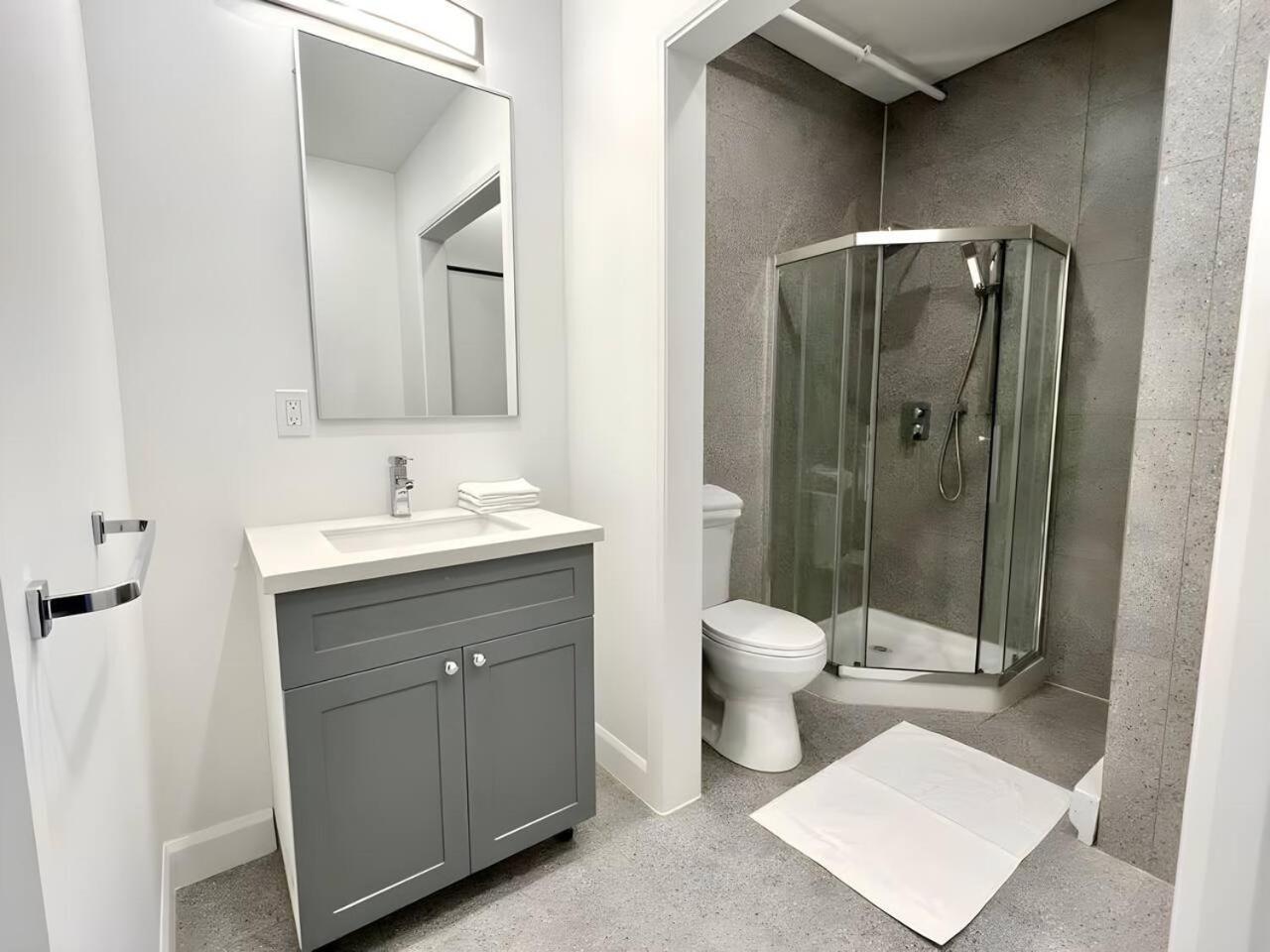 Apartment Urban On Bishop Hot Spot Dtown Mtl Zz6 Montreal