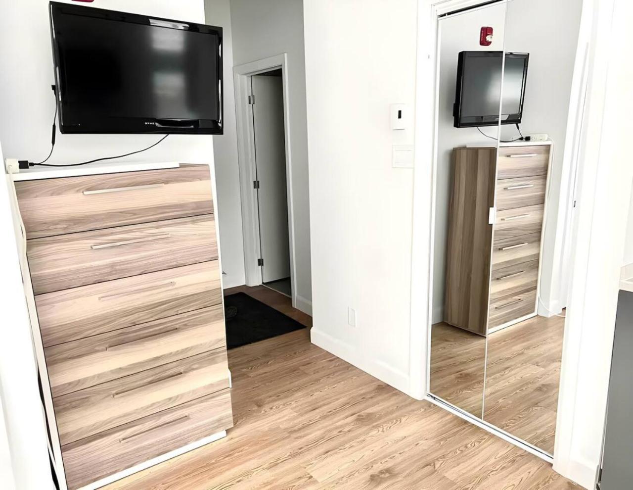 Urban On Bishop Hot Spot Dtown Mtl Zz6 Apartment