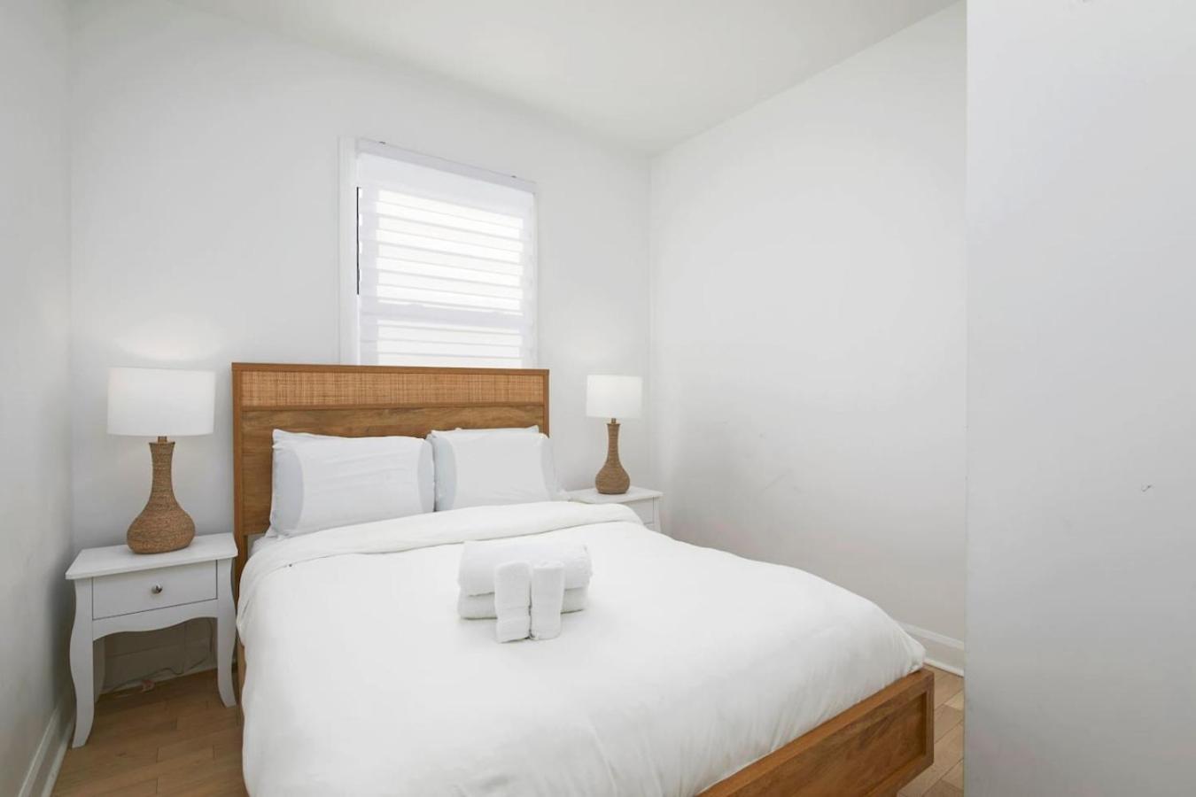 Contemporary 2br Retreat In Mtl Village Zh4 Apartment Montreal
