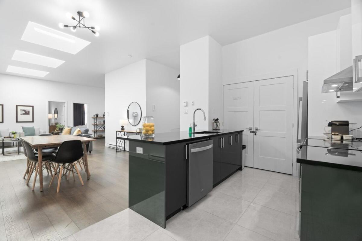 Apartment Modern And Cozy 2bdr Near St-hubert Plaza Montreal