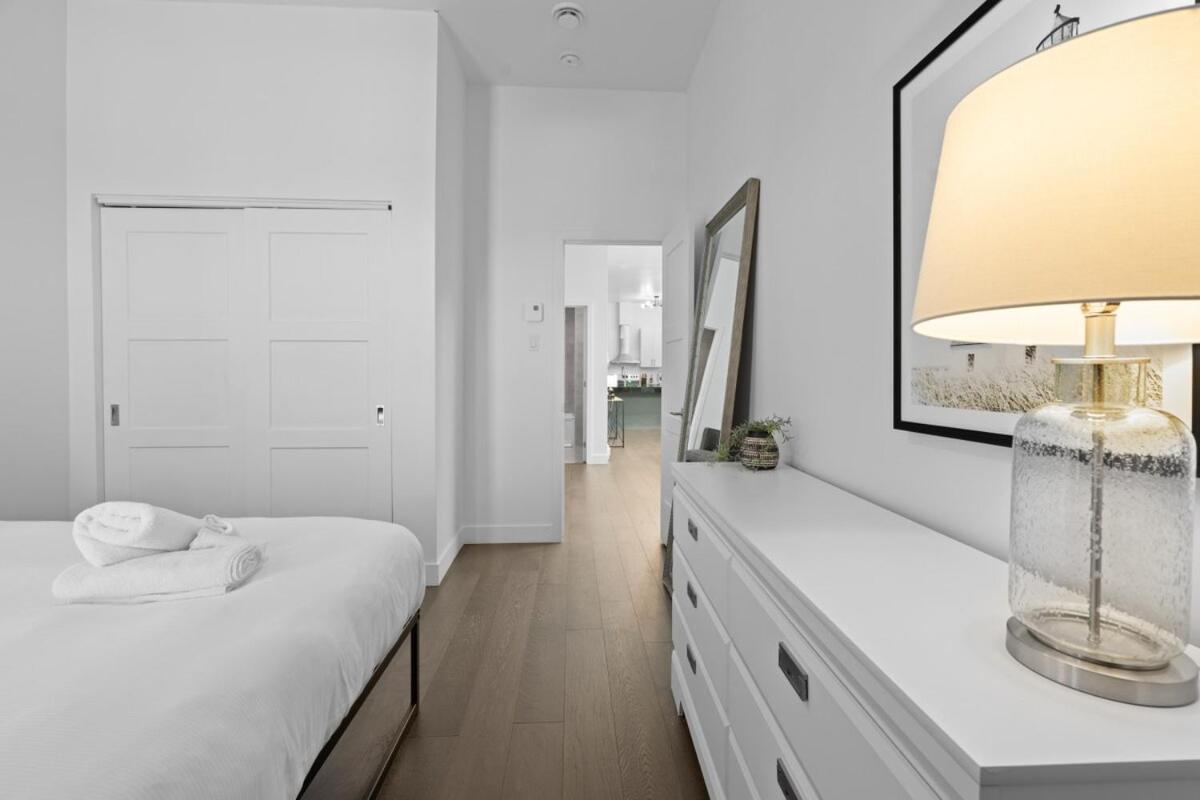 Modern And Cozy 2bdr Near St-hubert Plaza Montreal