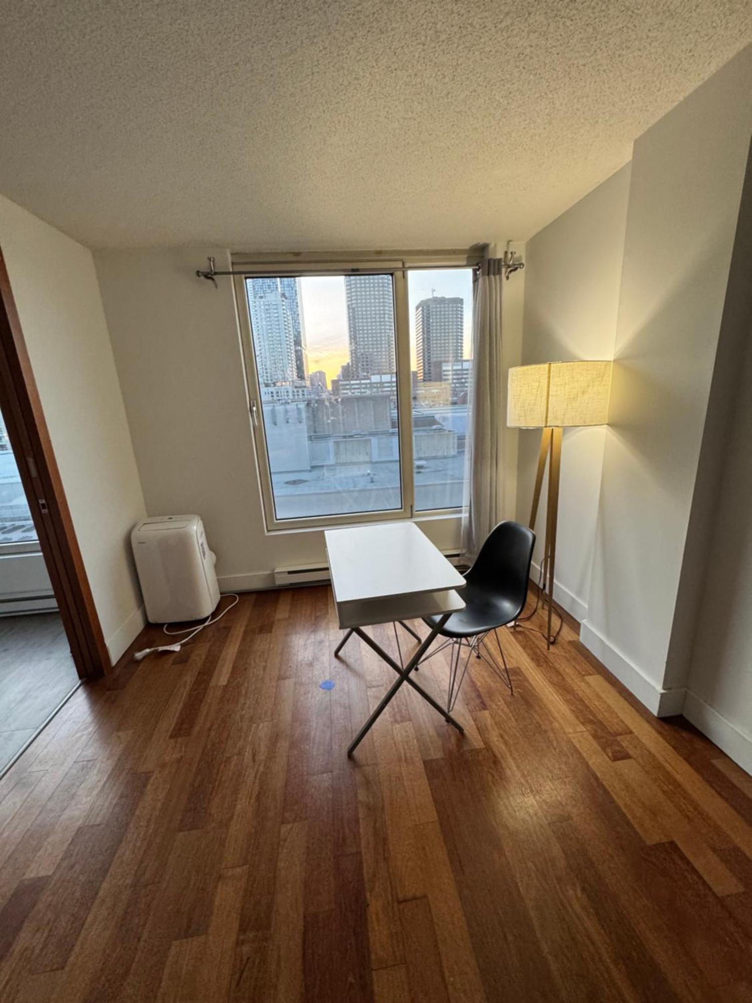 Cozy 1 Bedroom In The Heart Of Old Port Montreal