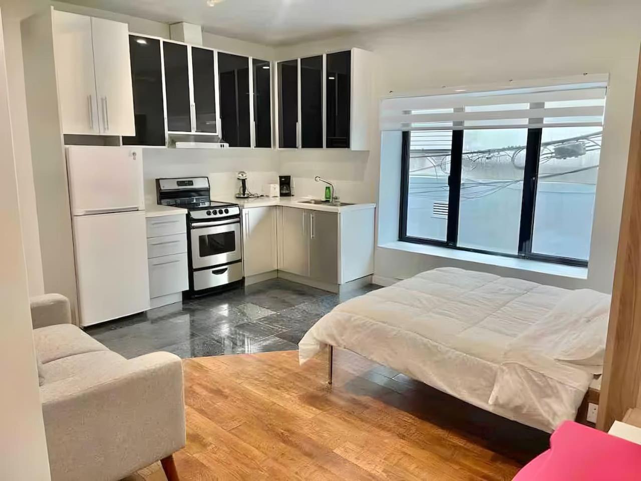 Spacious On Bishop - Hot Spot Dtown Mtl Zx5 Apartment