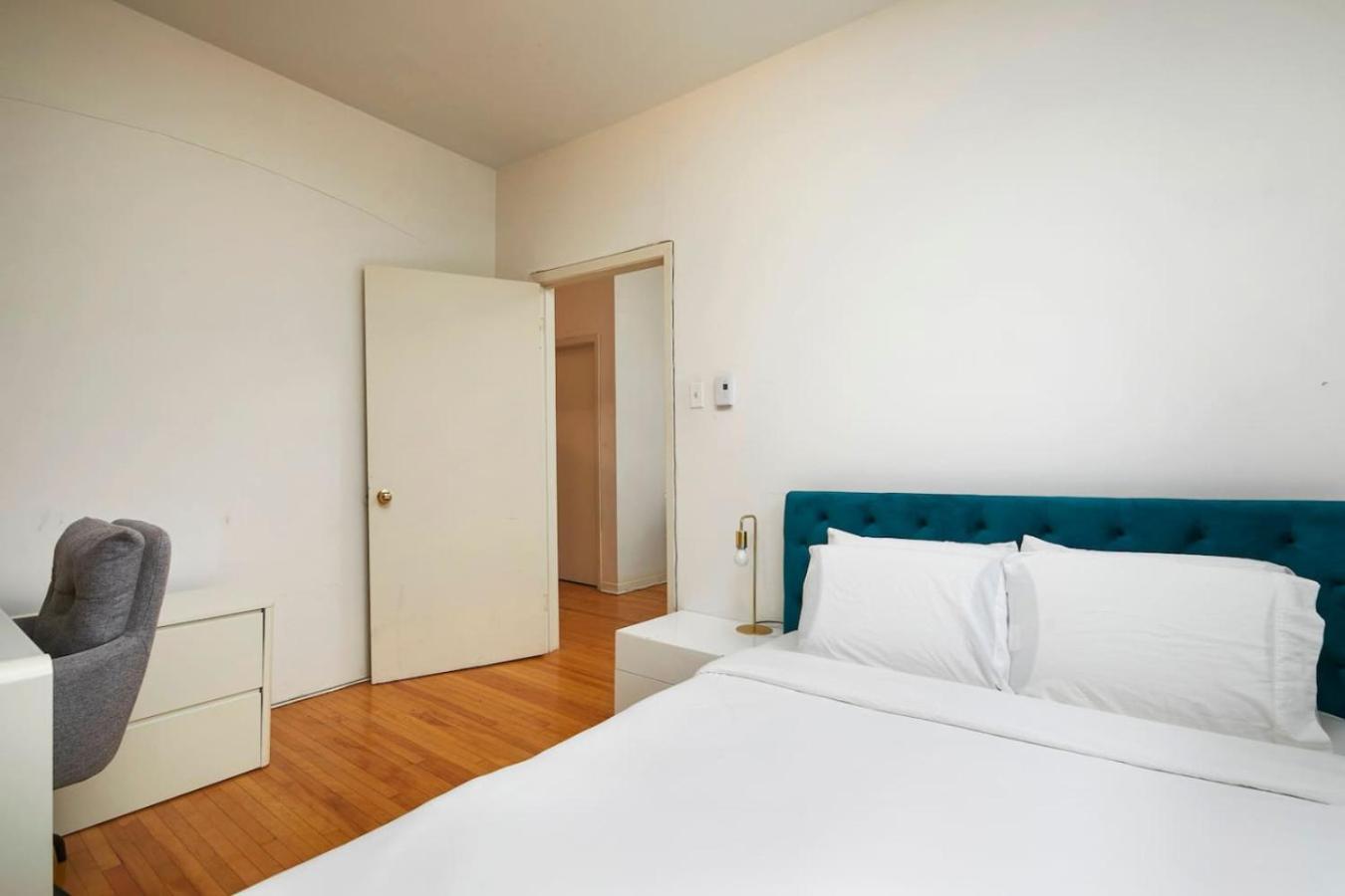 Apartment Convenient 4br In Mont Royal Downtown Zc7