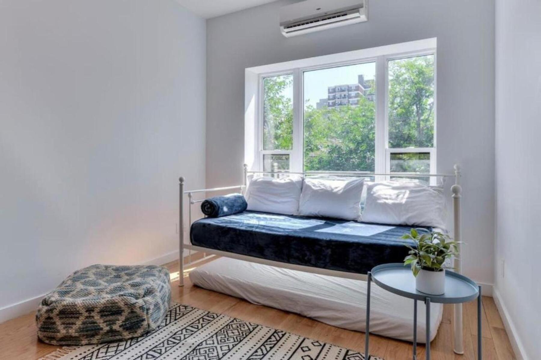 Spacious Group Haven Near Trendy St Laurent *