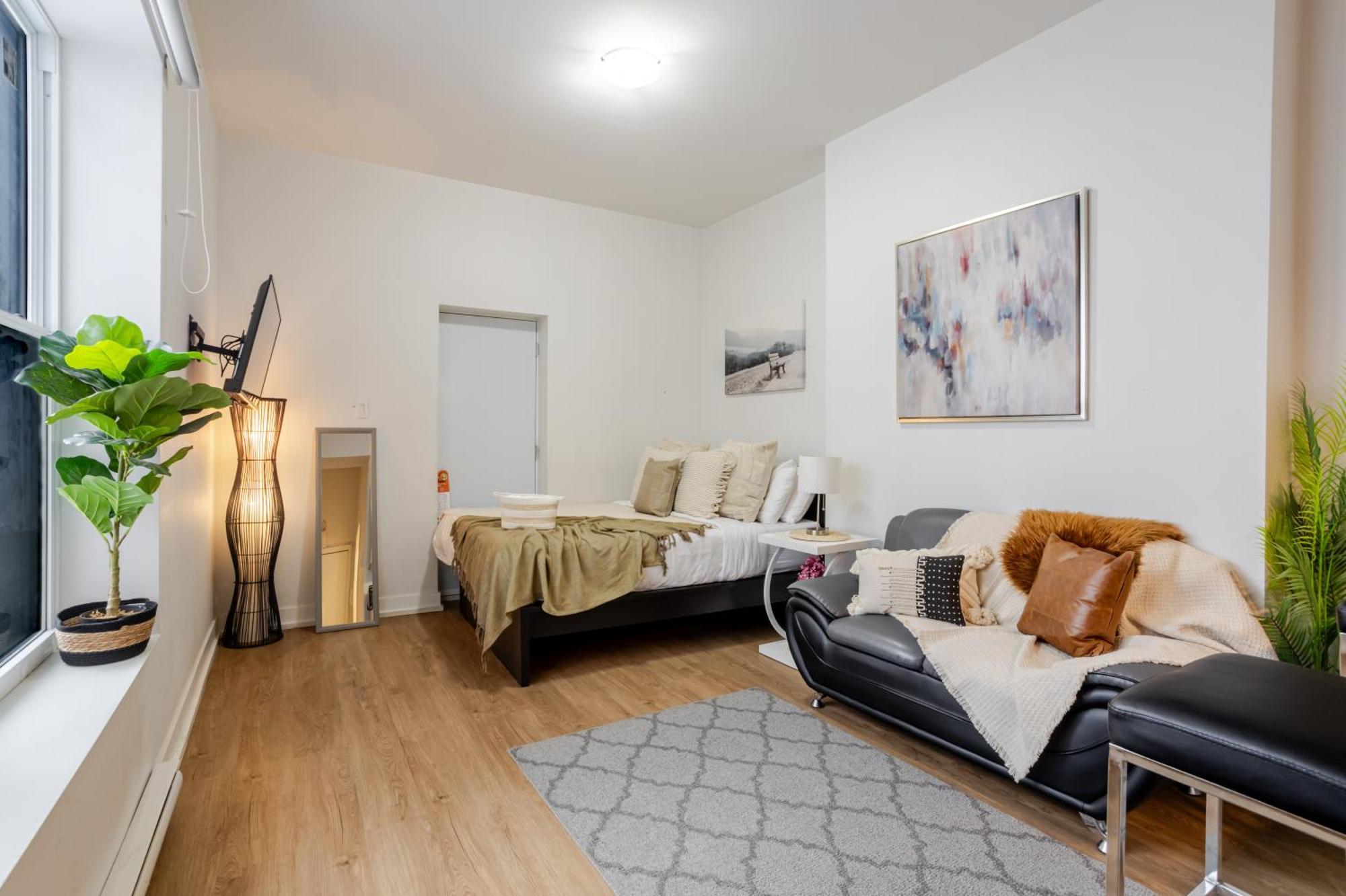 Snug On Bishop Dt Mtl Zw5 * Montreal