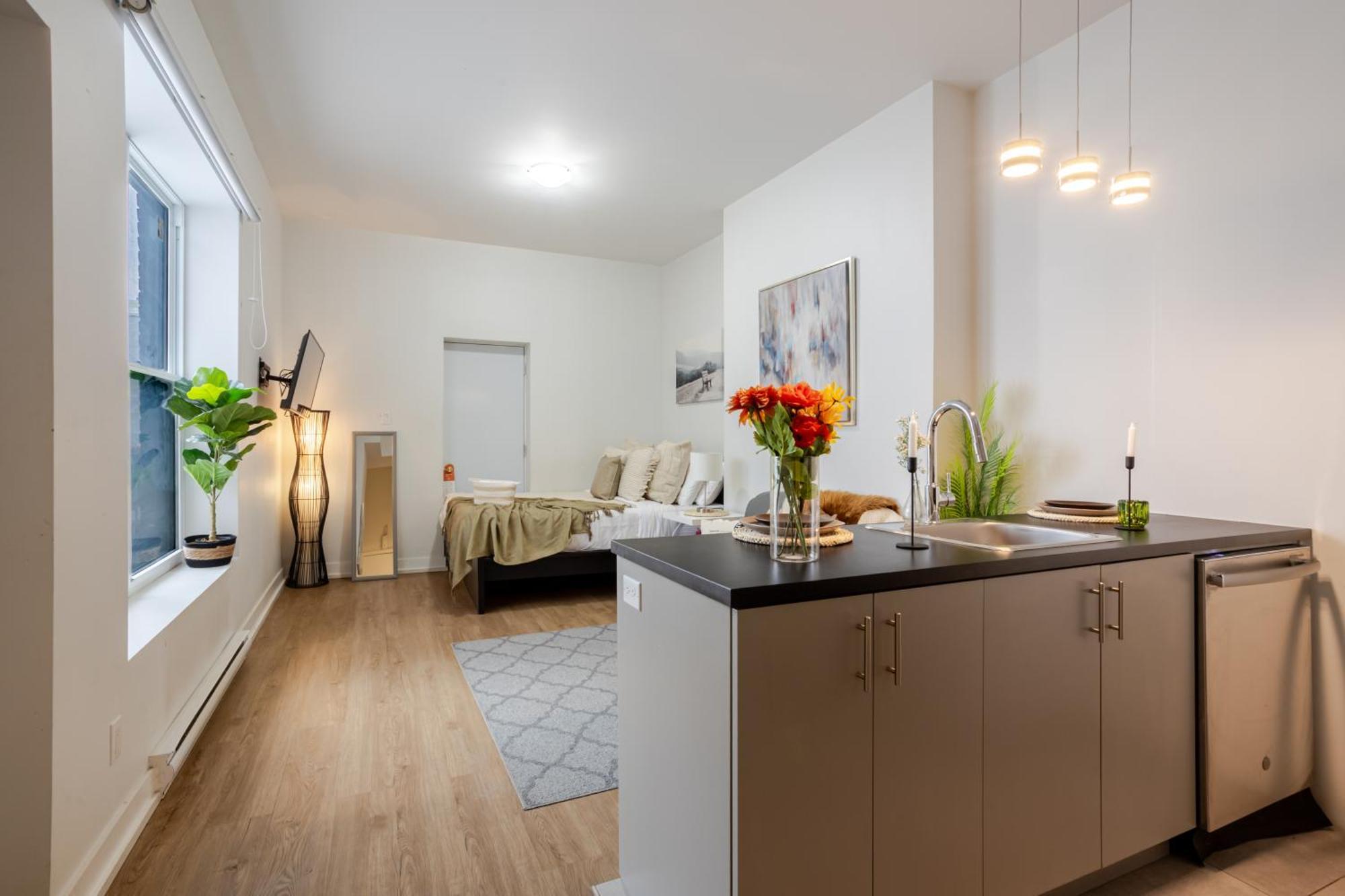 Apartment Snug On Bishop Dt Mtl Zw5 Montreal
