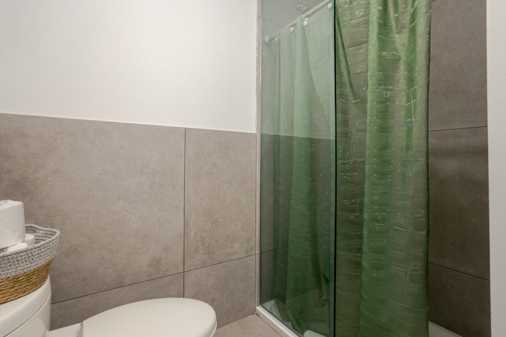 Snug On Bishop Dt Mtl Zw5 Apartment Montreal