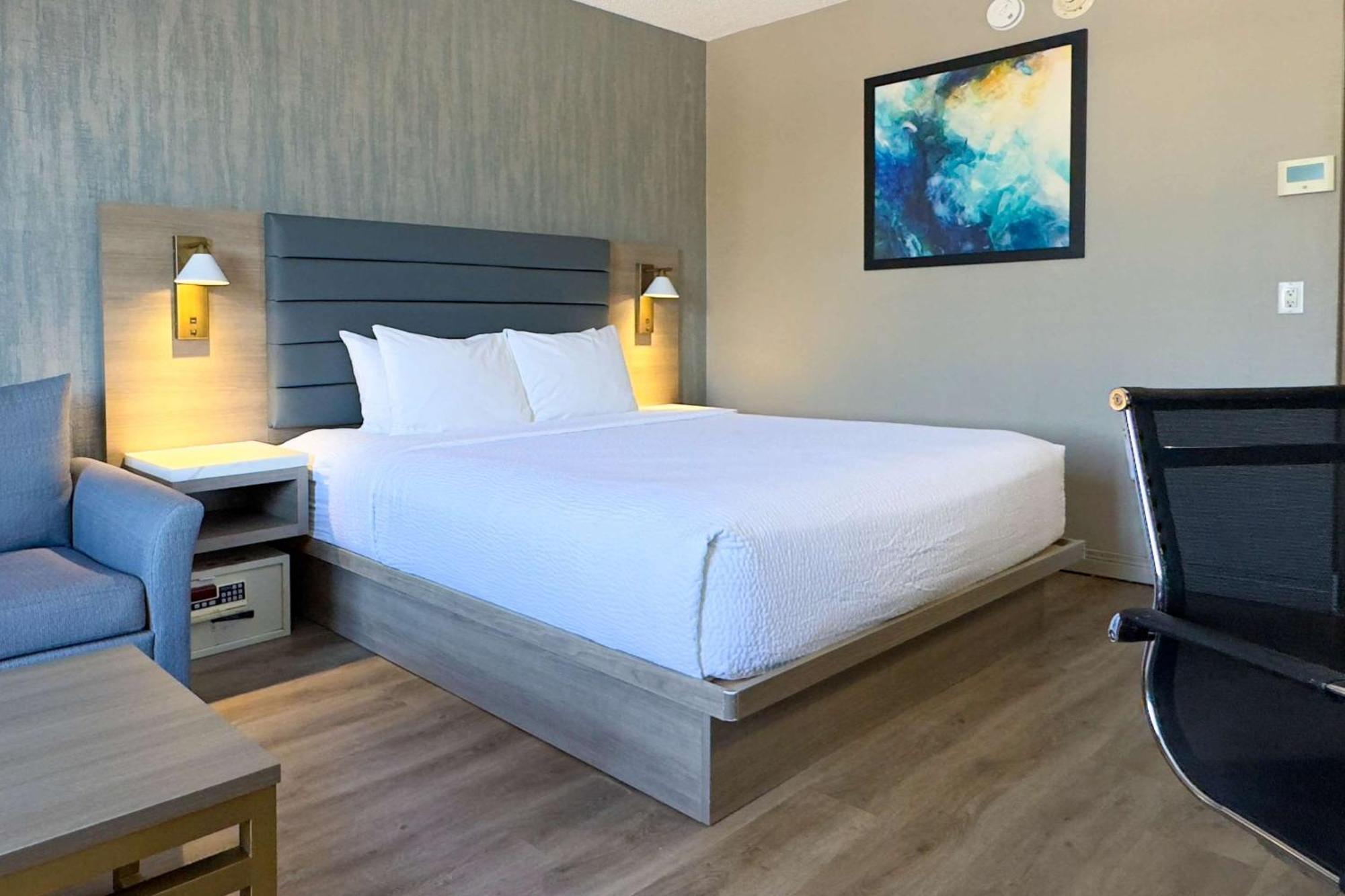 Radisson Airport Hotel 3*