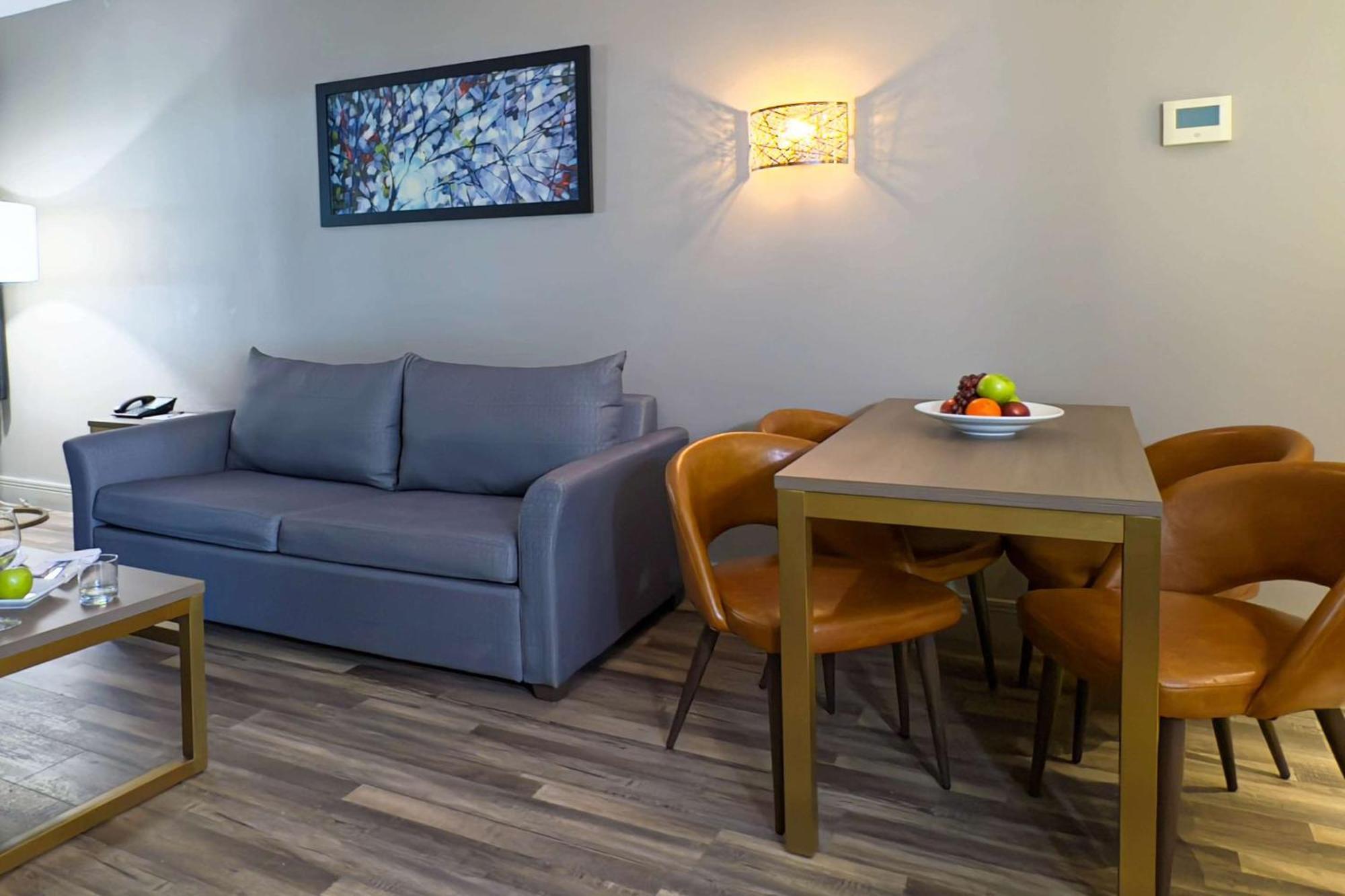 Hotel Radisson Airport 3*