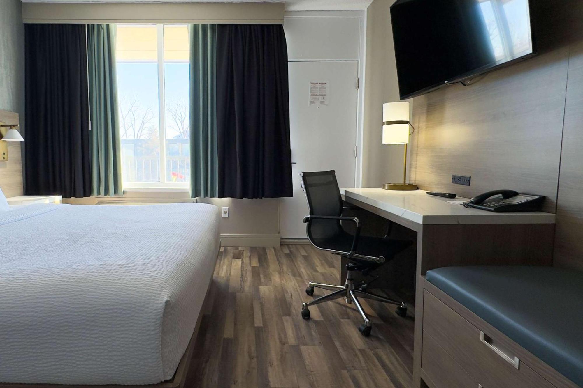 Hotel Radisson Airport 3*