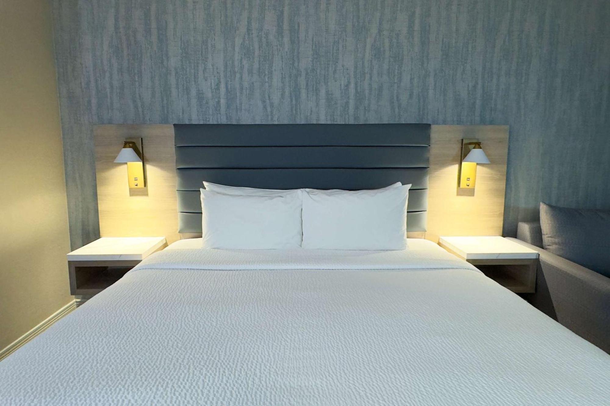 Radisson Airport 3*